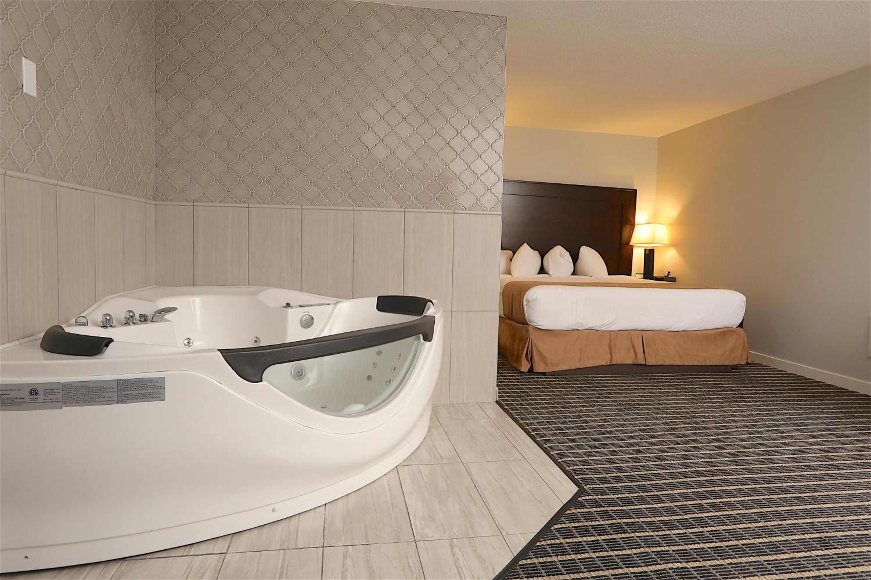 King Suite with Hot Tub - Non-Smoking