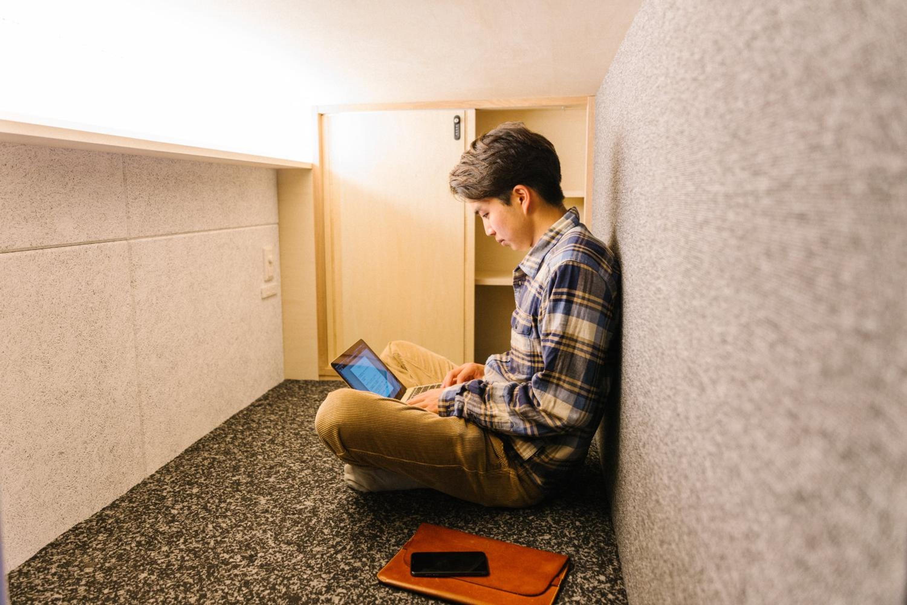Deluxe Capsule Room for Male photo 2