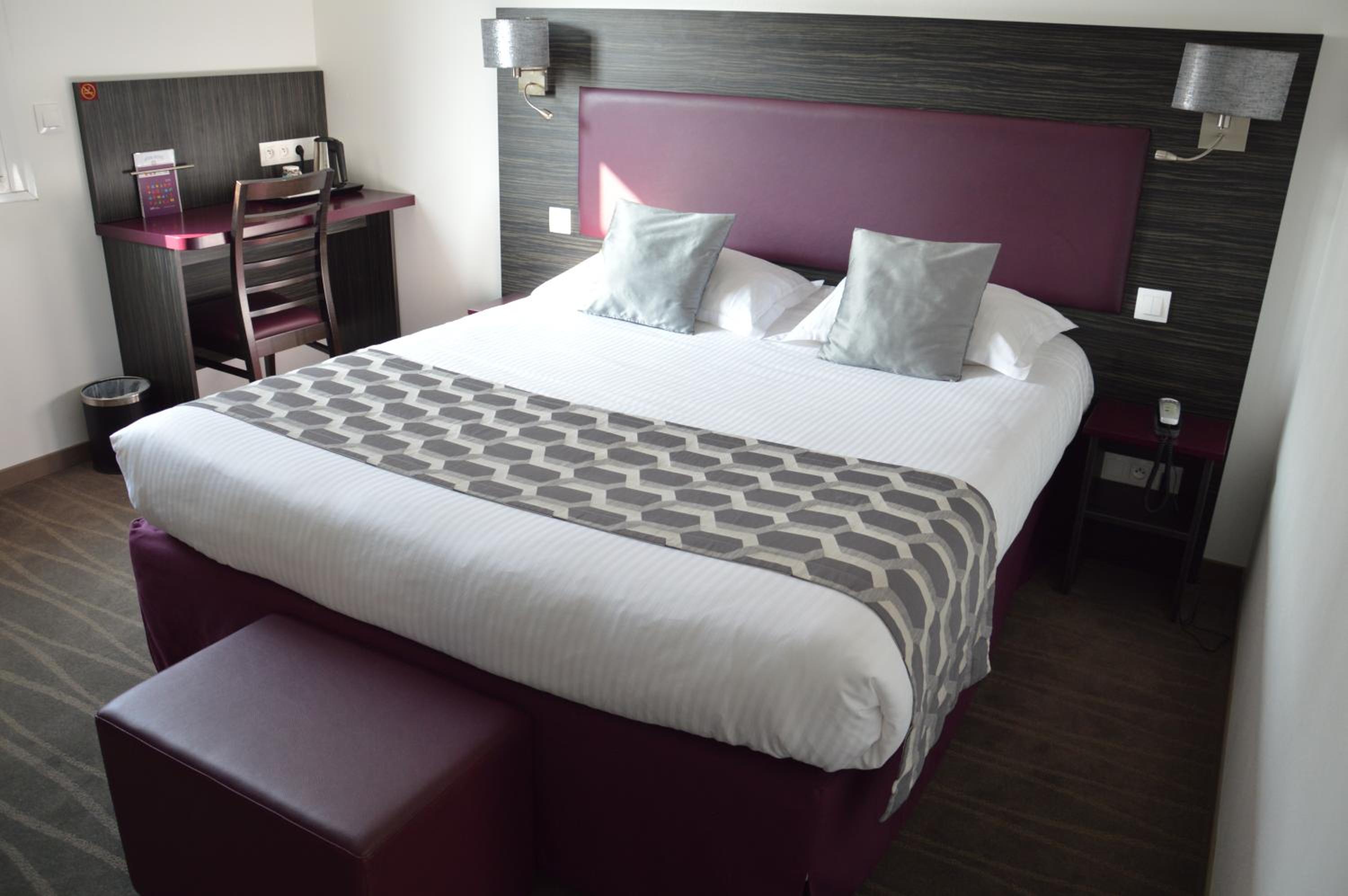 Privilege Double Room with Park View - Photo 3