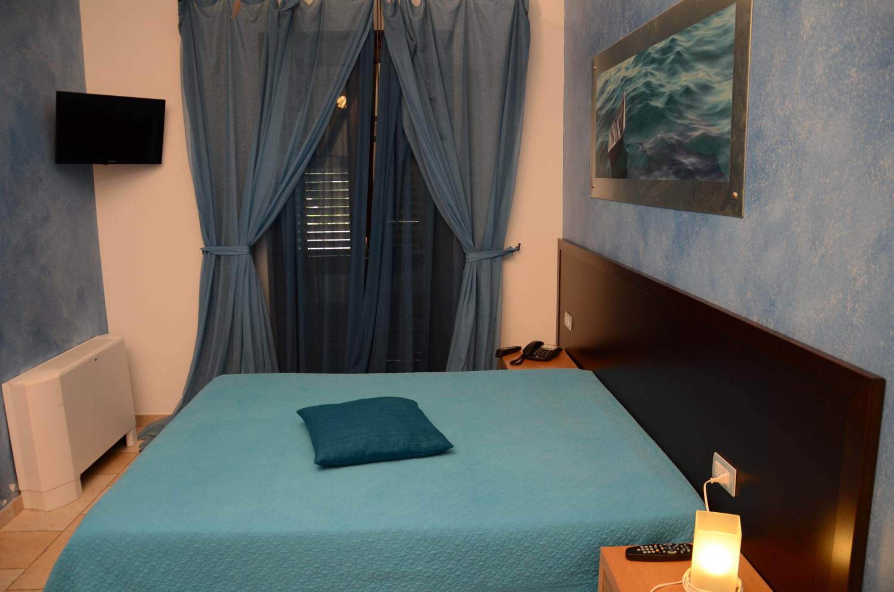 Double Room - Photo 8