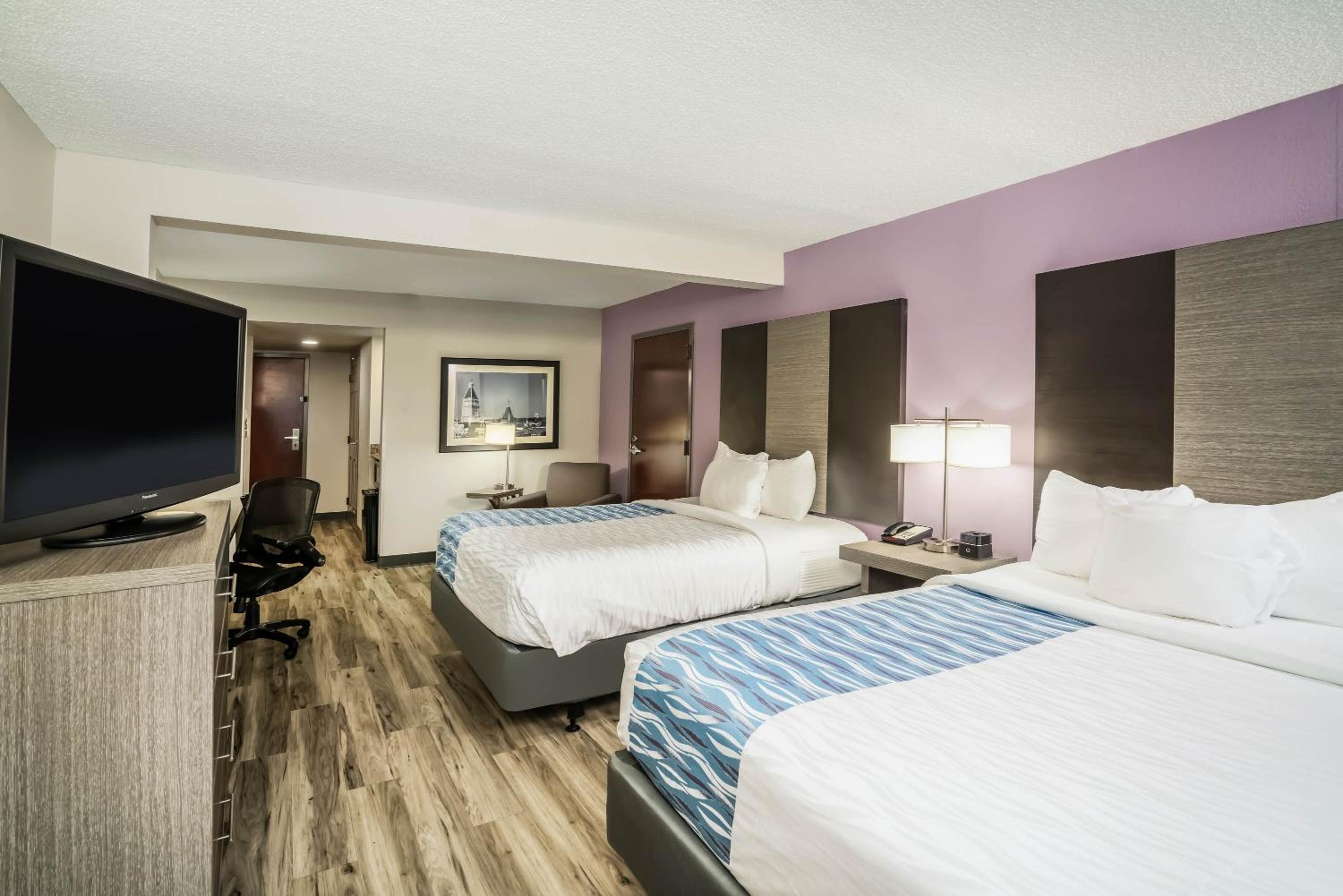 Queen Room with Two Queen Beds - Mobility Access - Photo 4