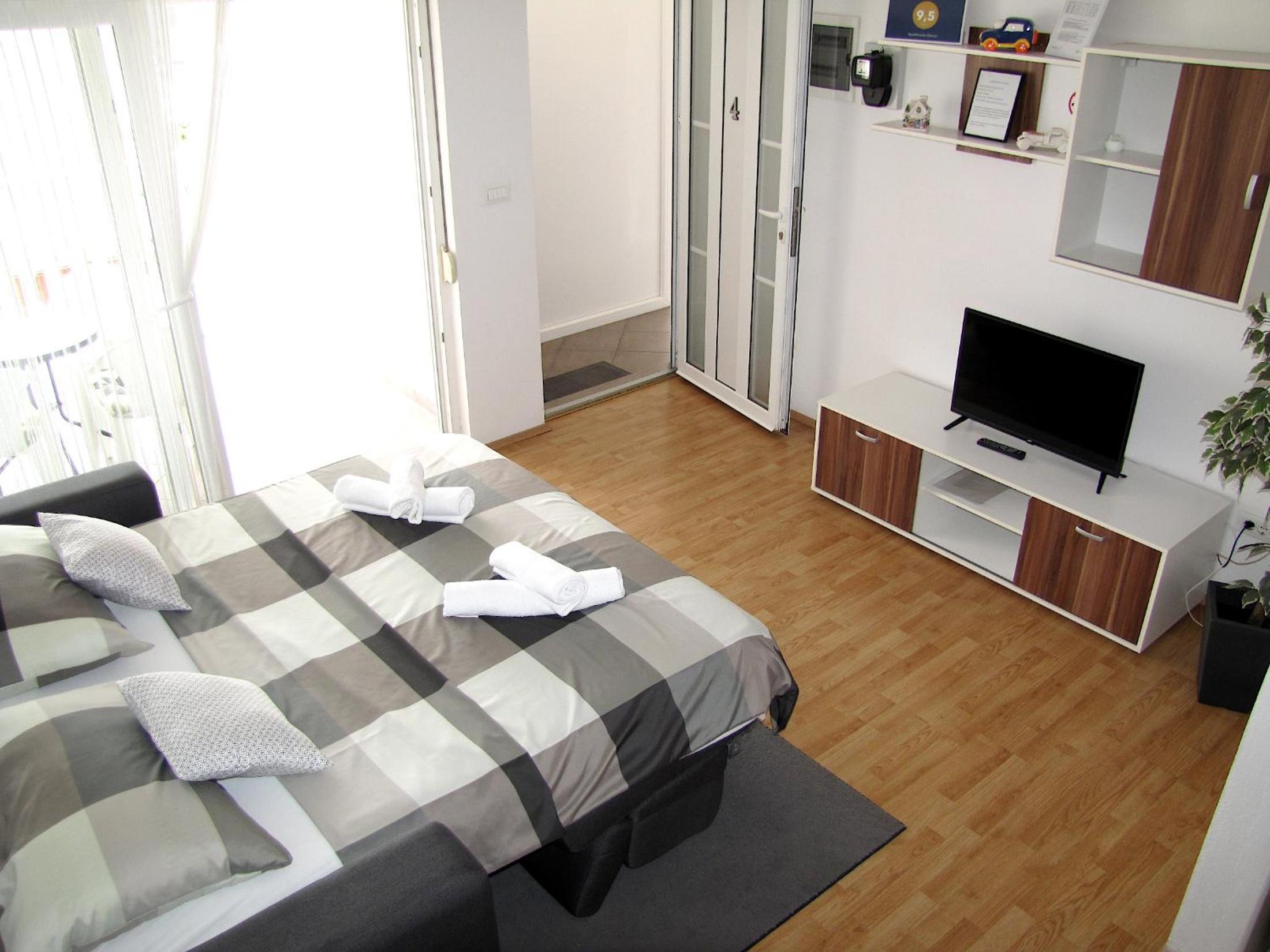 One-Bedroom Apartment with Balcony - Photo 20