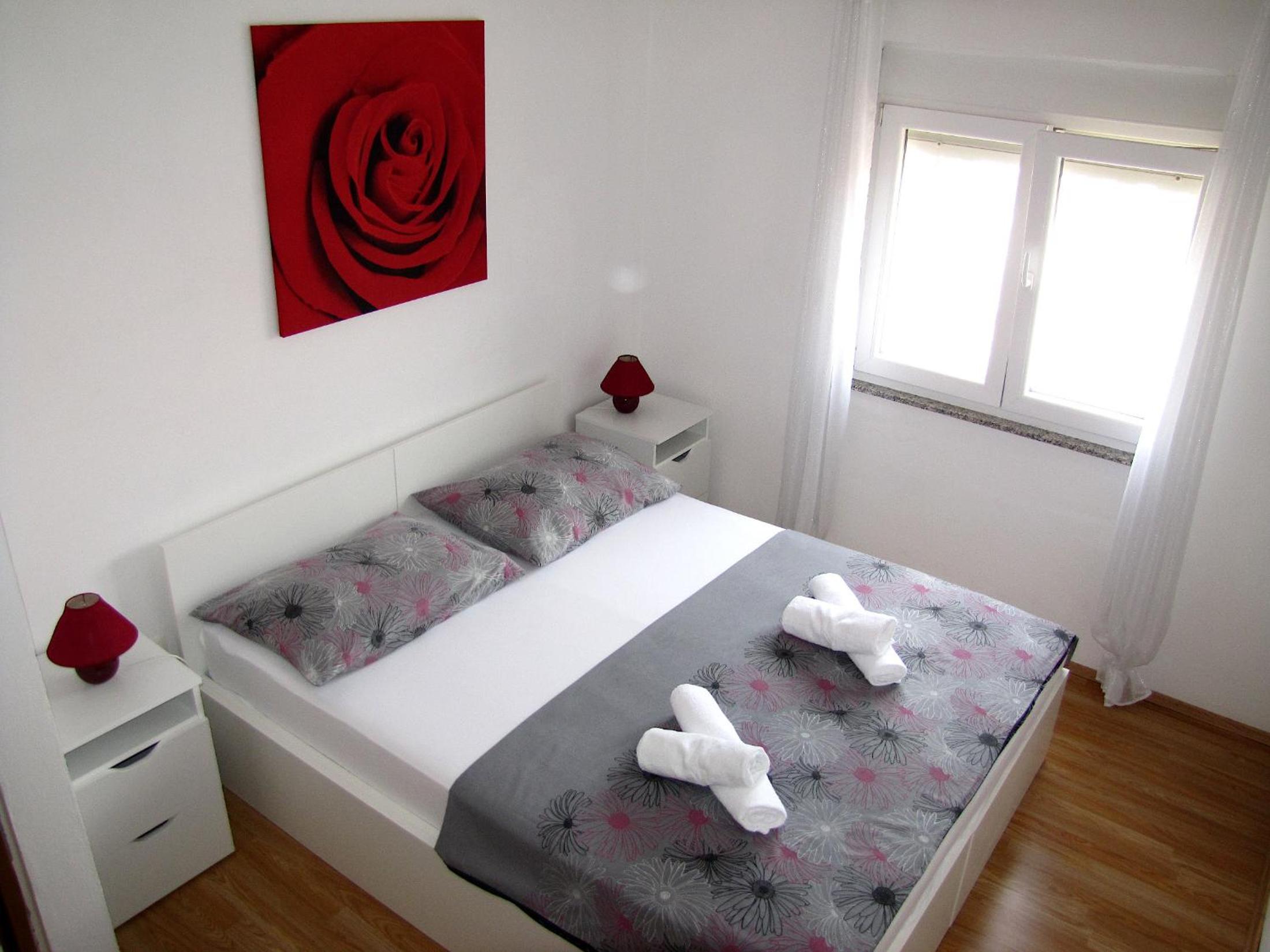 One-Bedroom Apartment with Balcony - Photo 3