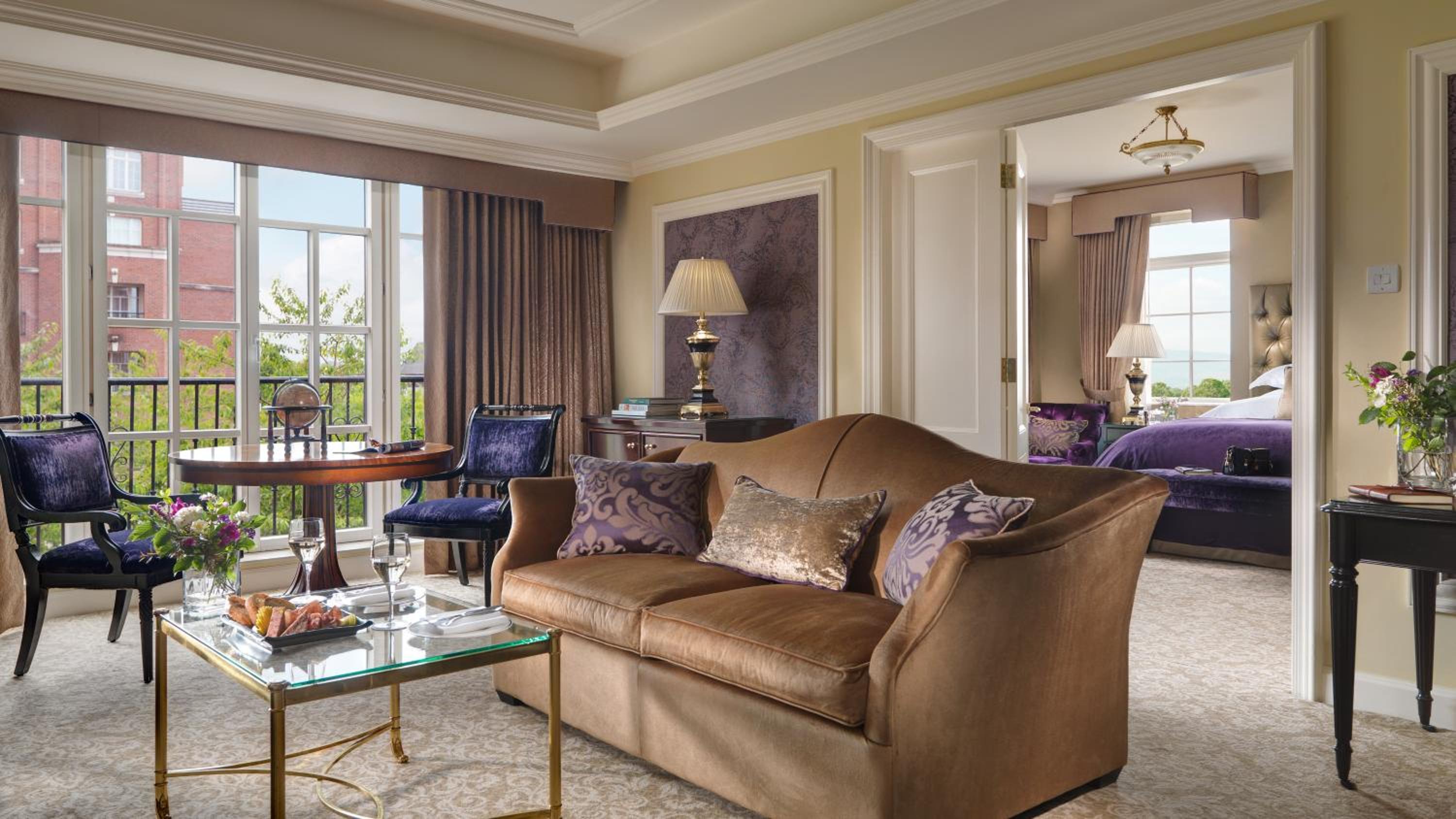 One bedroom suite with balcony photo 2