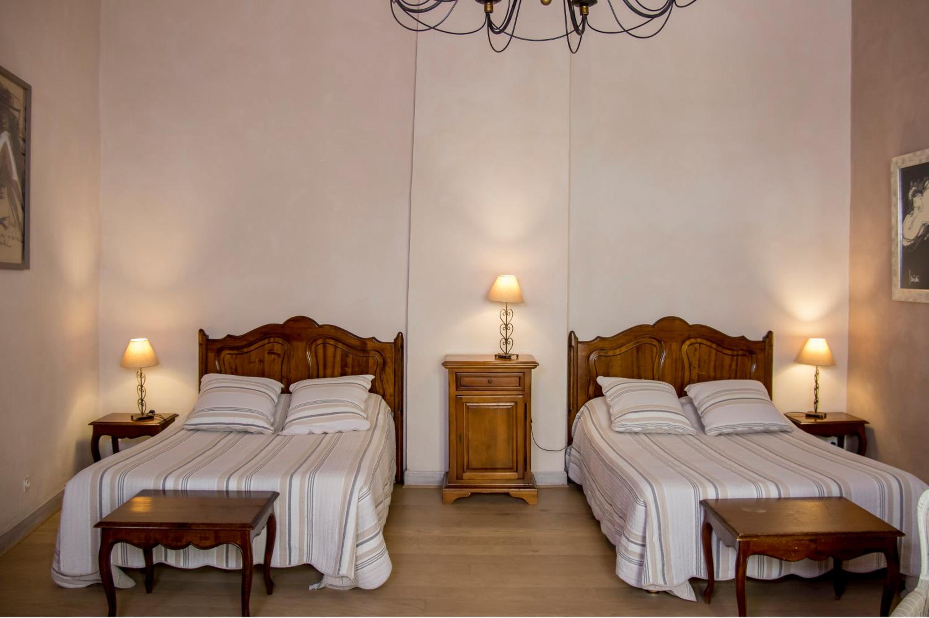 Quadruple Room - Photo 11