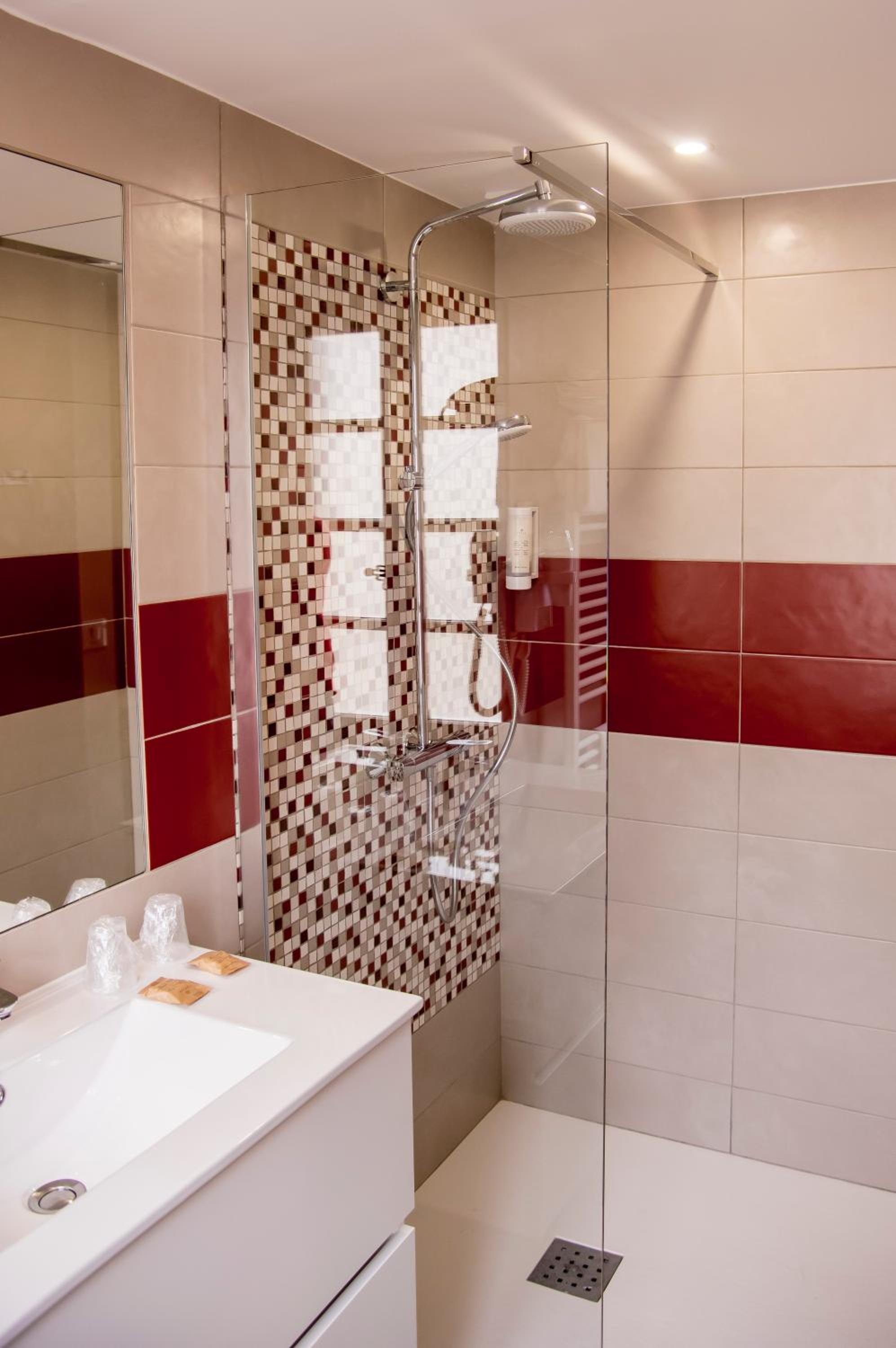 Double Room - Photo 18