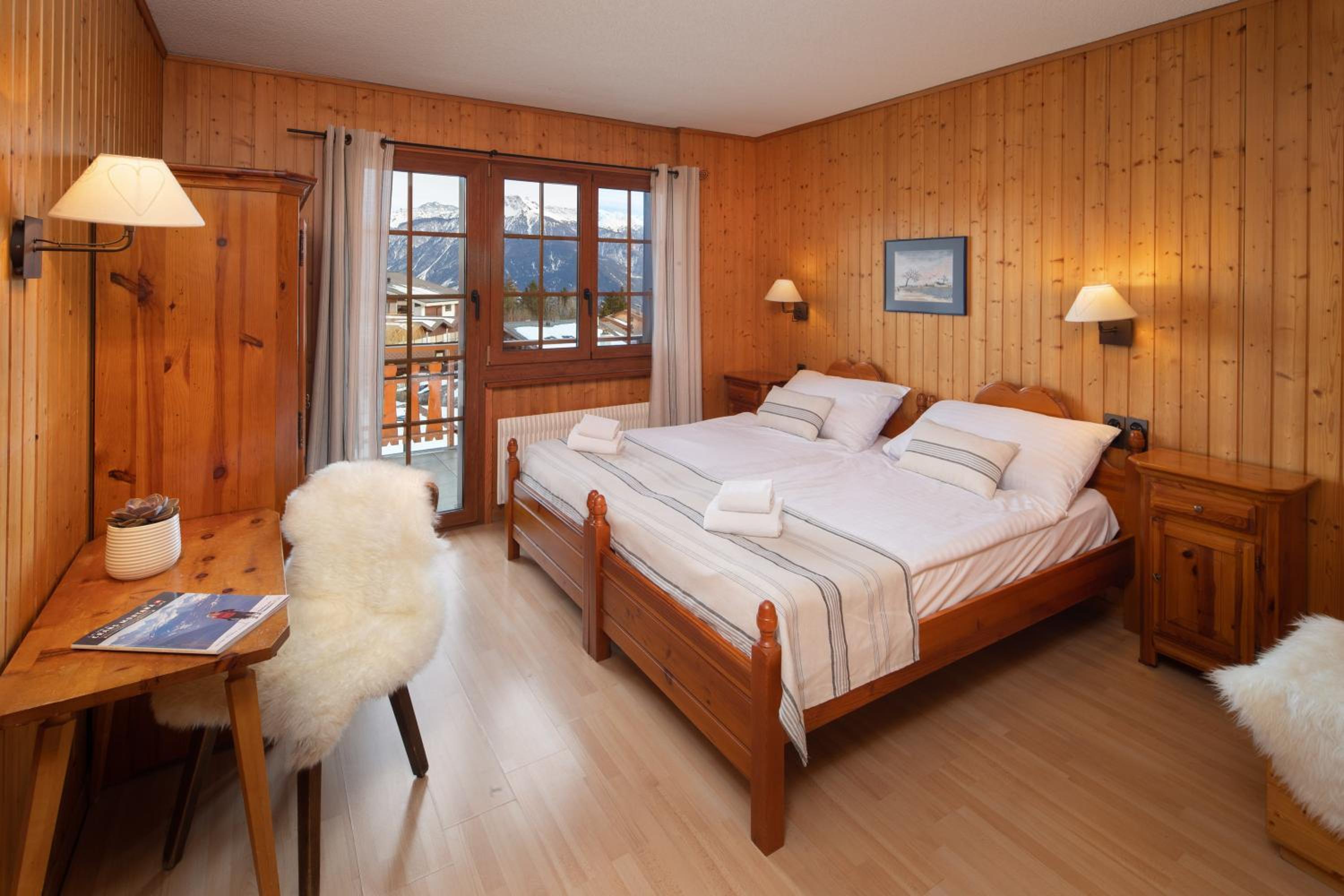 Apartment with Mountain View - Photo 2
