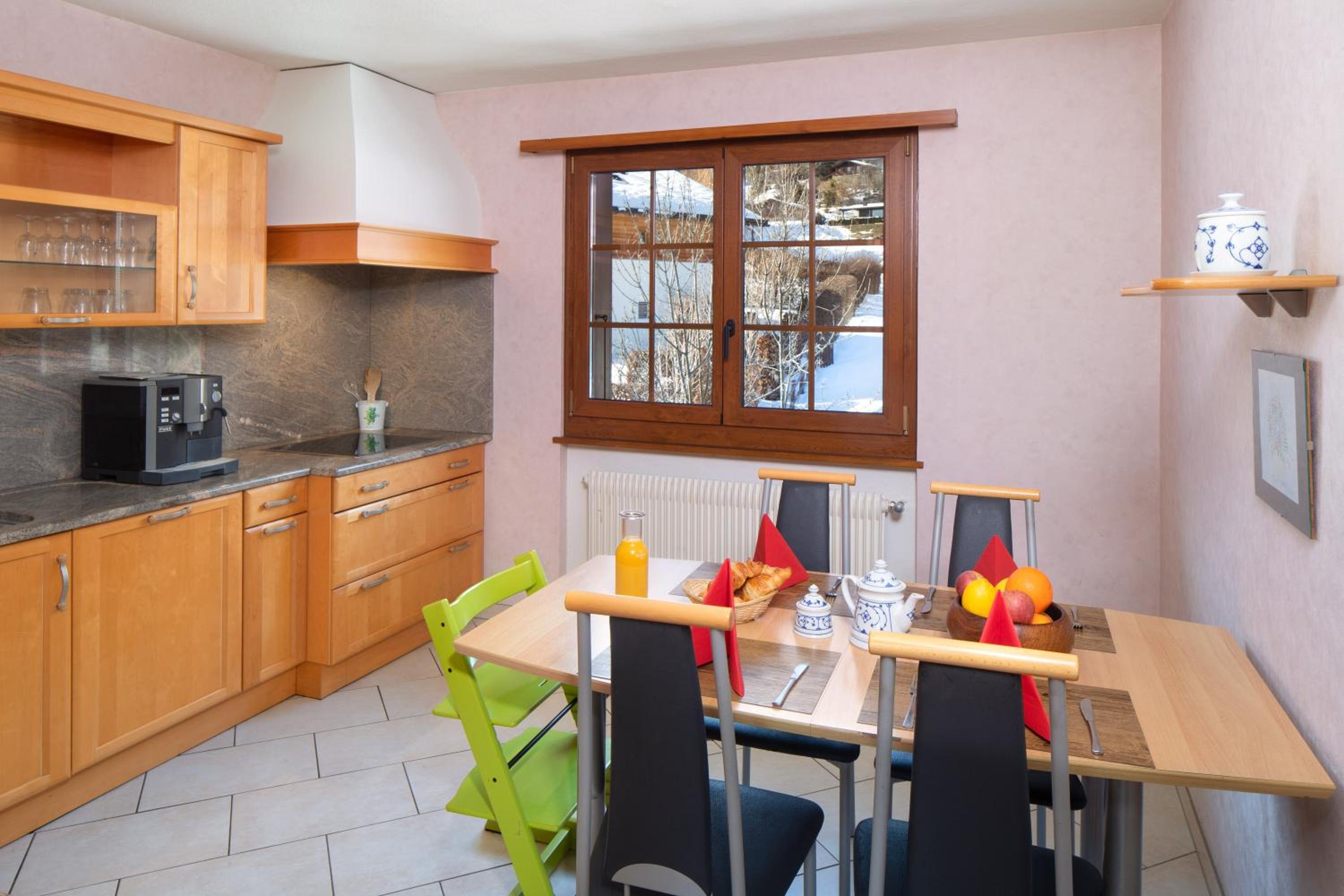 Apartment with Mountain View - Photo 6