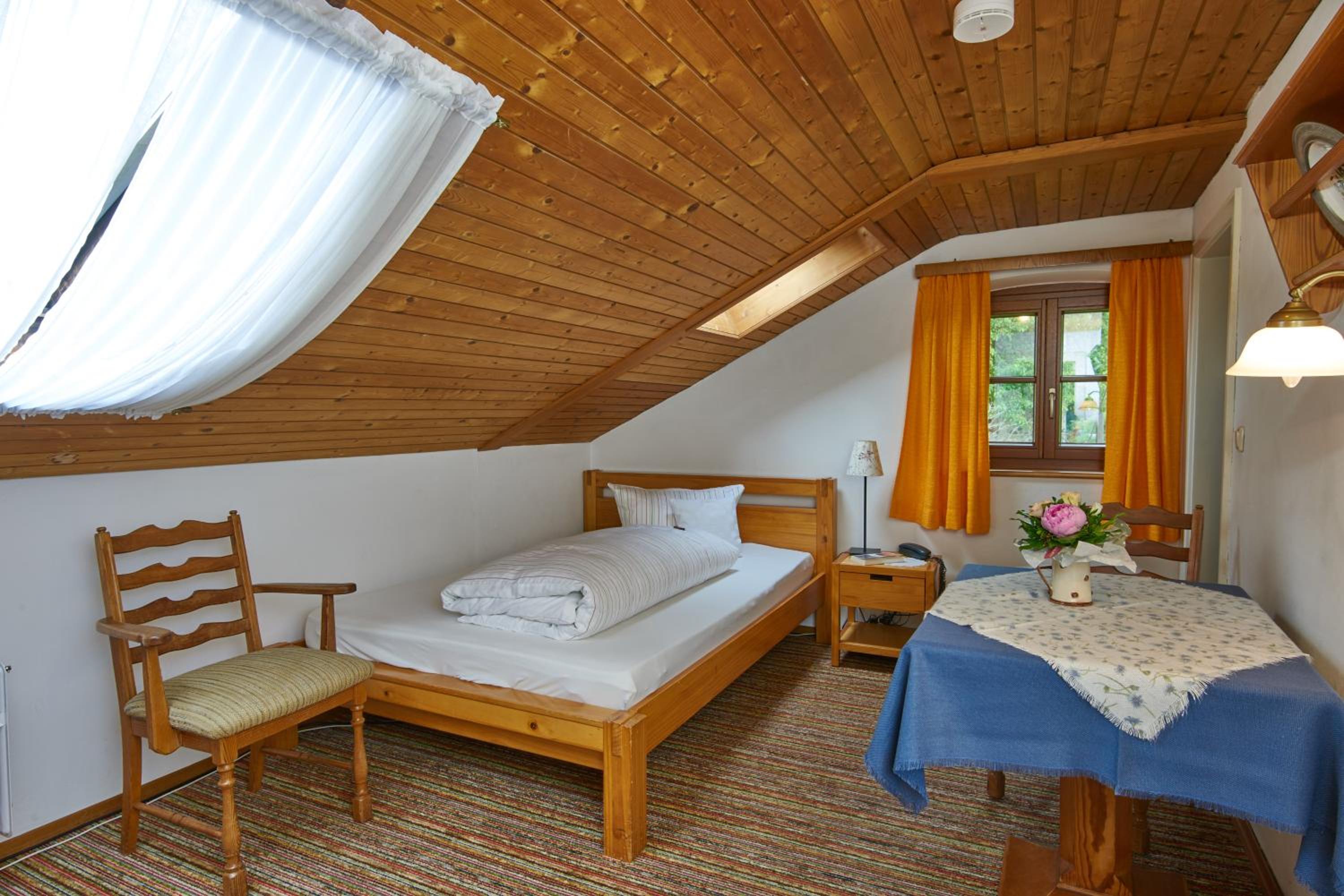 Single Room - Attic photo 2