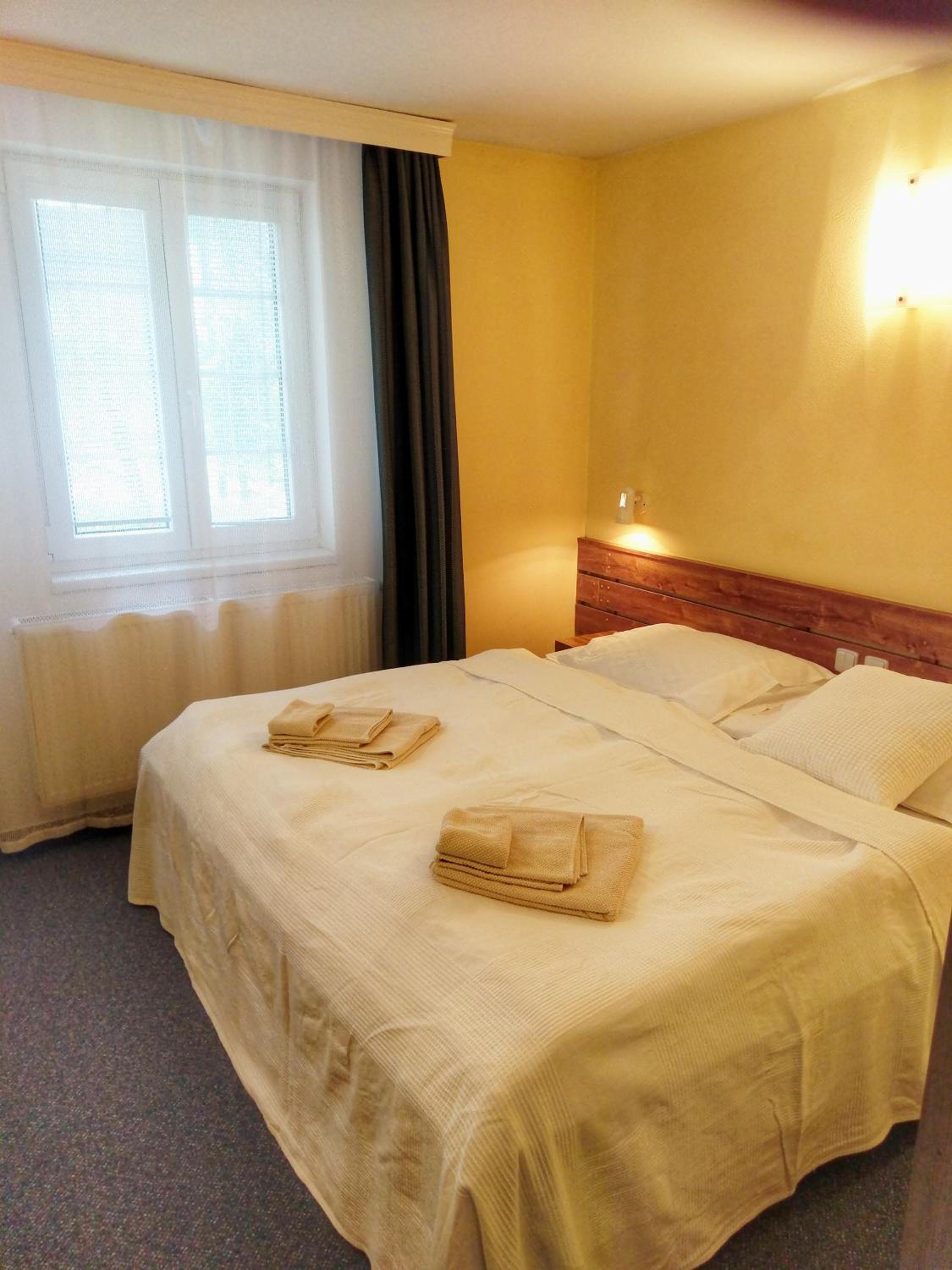 Double or Twin Room with Extra Bed photo 3