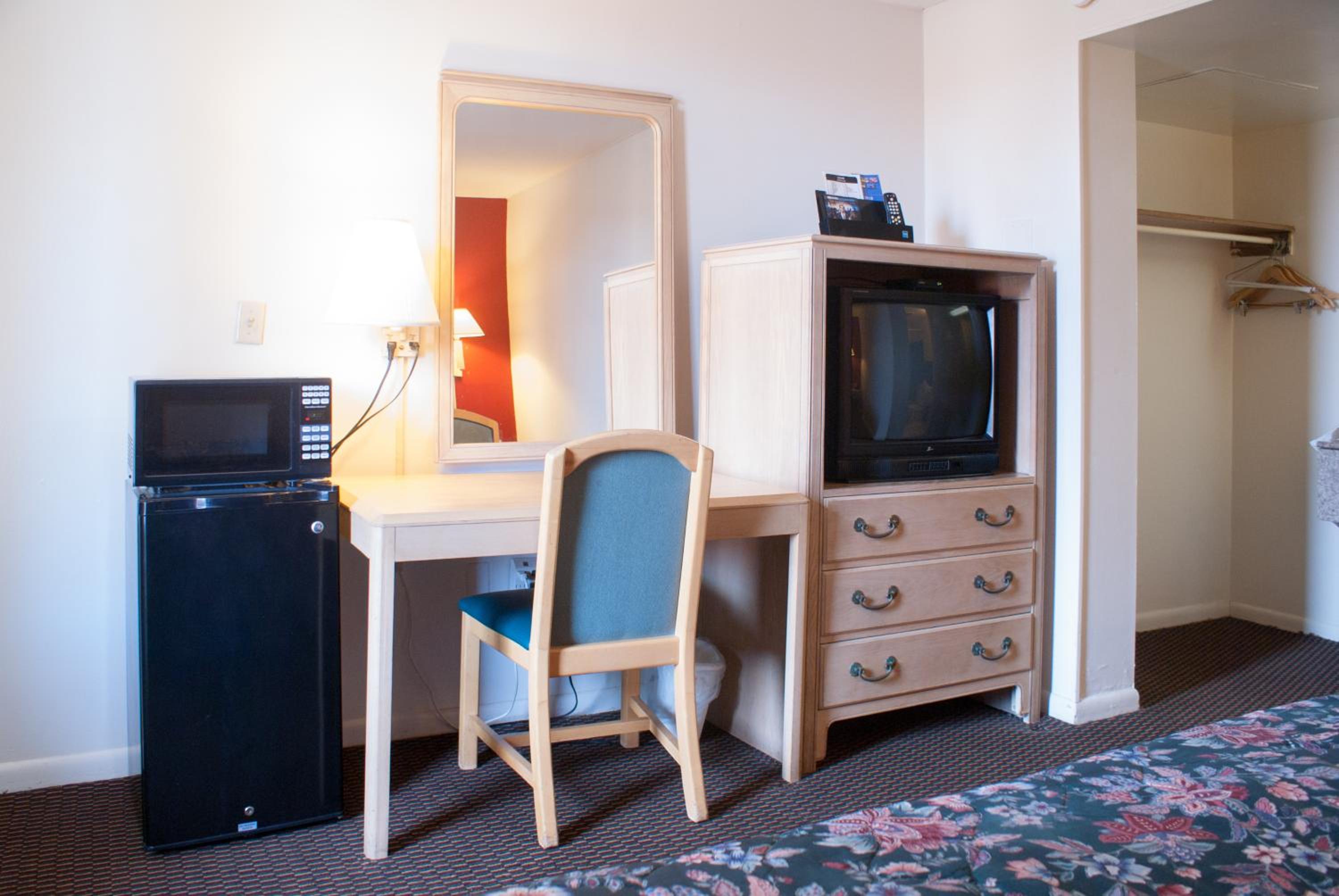 Standard King Room Non-Smoking - Photo 3