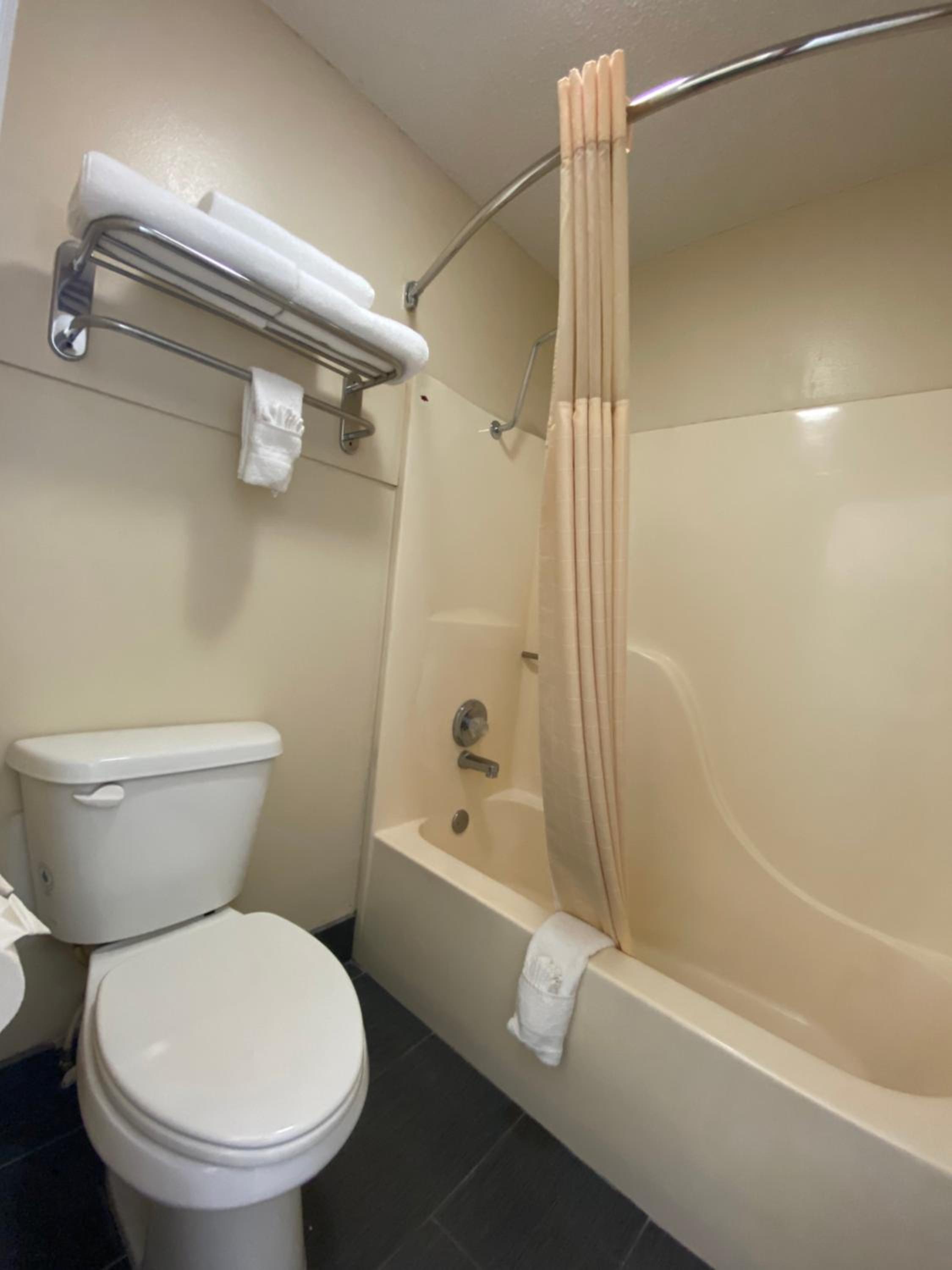 King Room - Non-Smoking - Photo 5