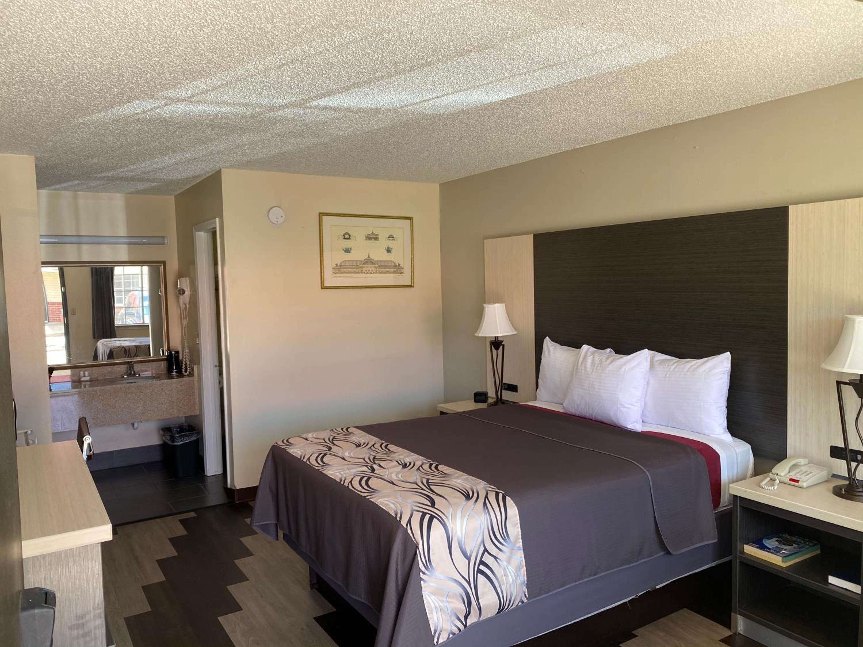 King Room - Non-Smoking - Photo 1