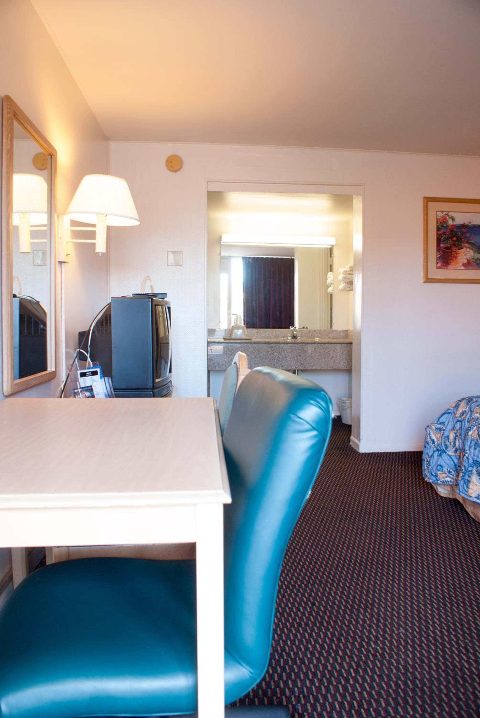 Standard King Room Non-Smoking - Photo 2