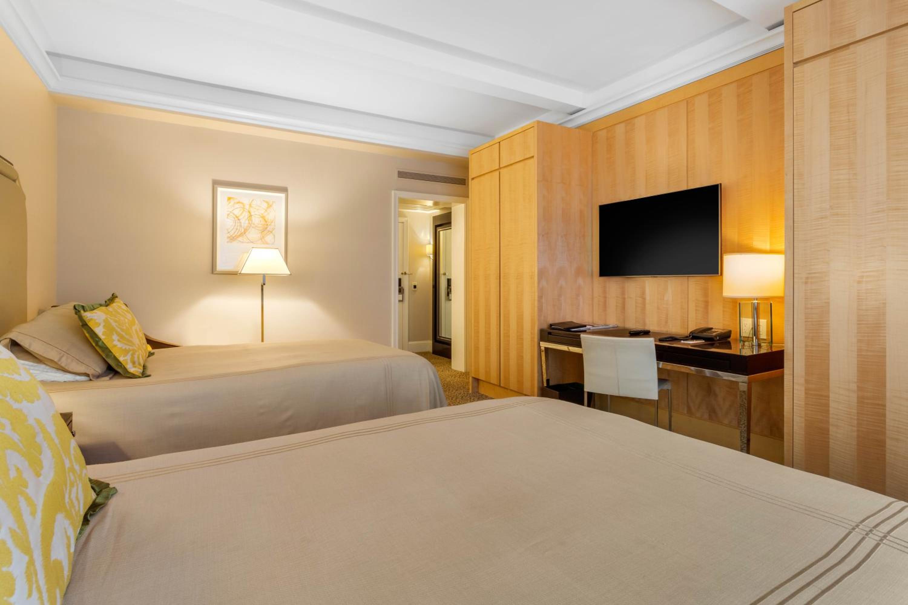 Accessible Premier Room - 2 Double Beds thumbnail 5