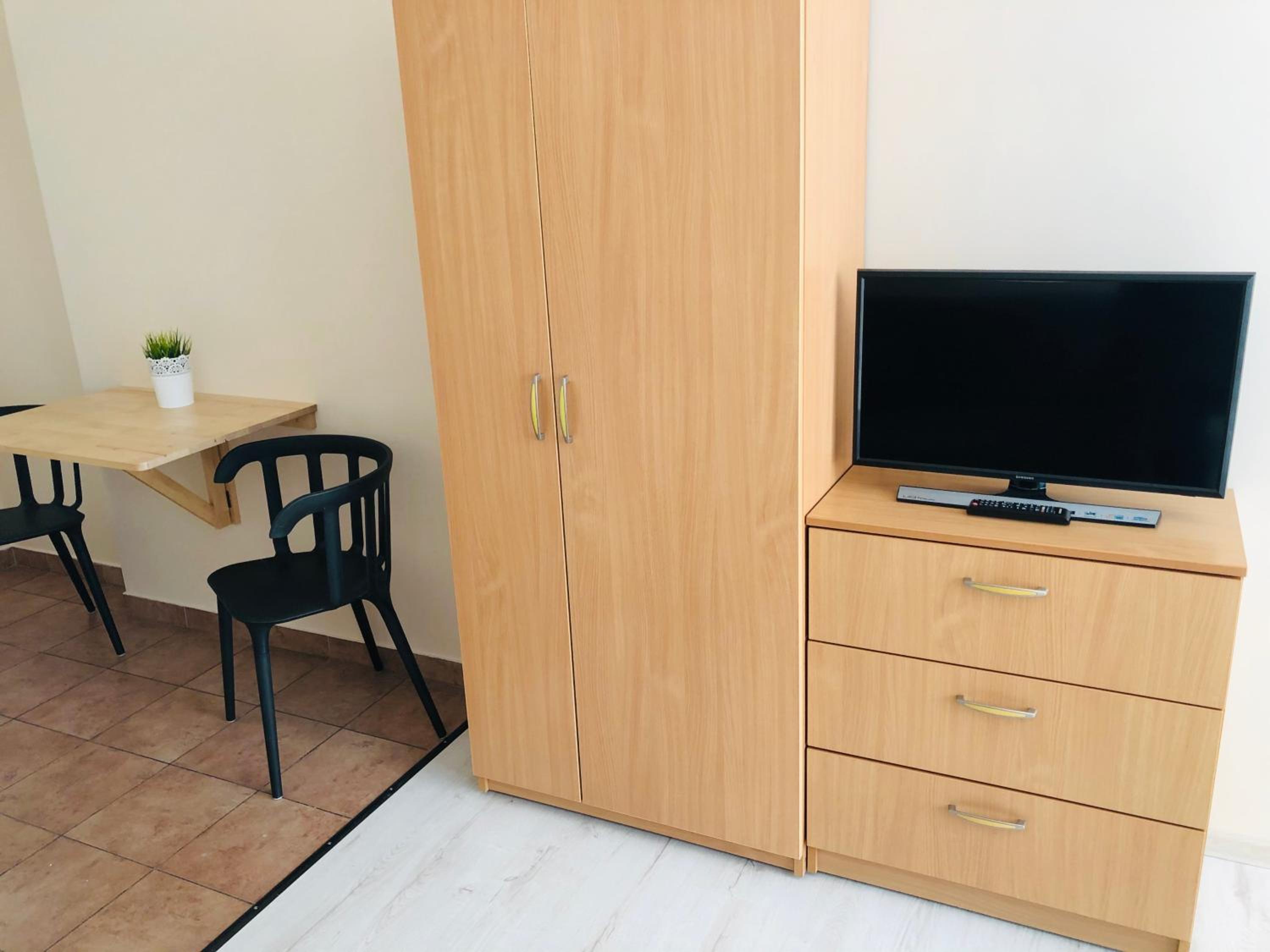 Double Room with Private Bathroom - Photo 12