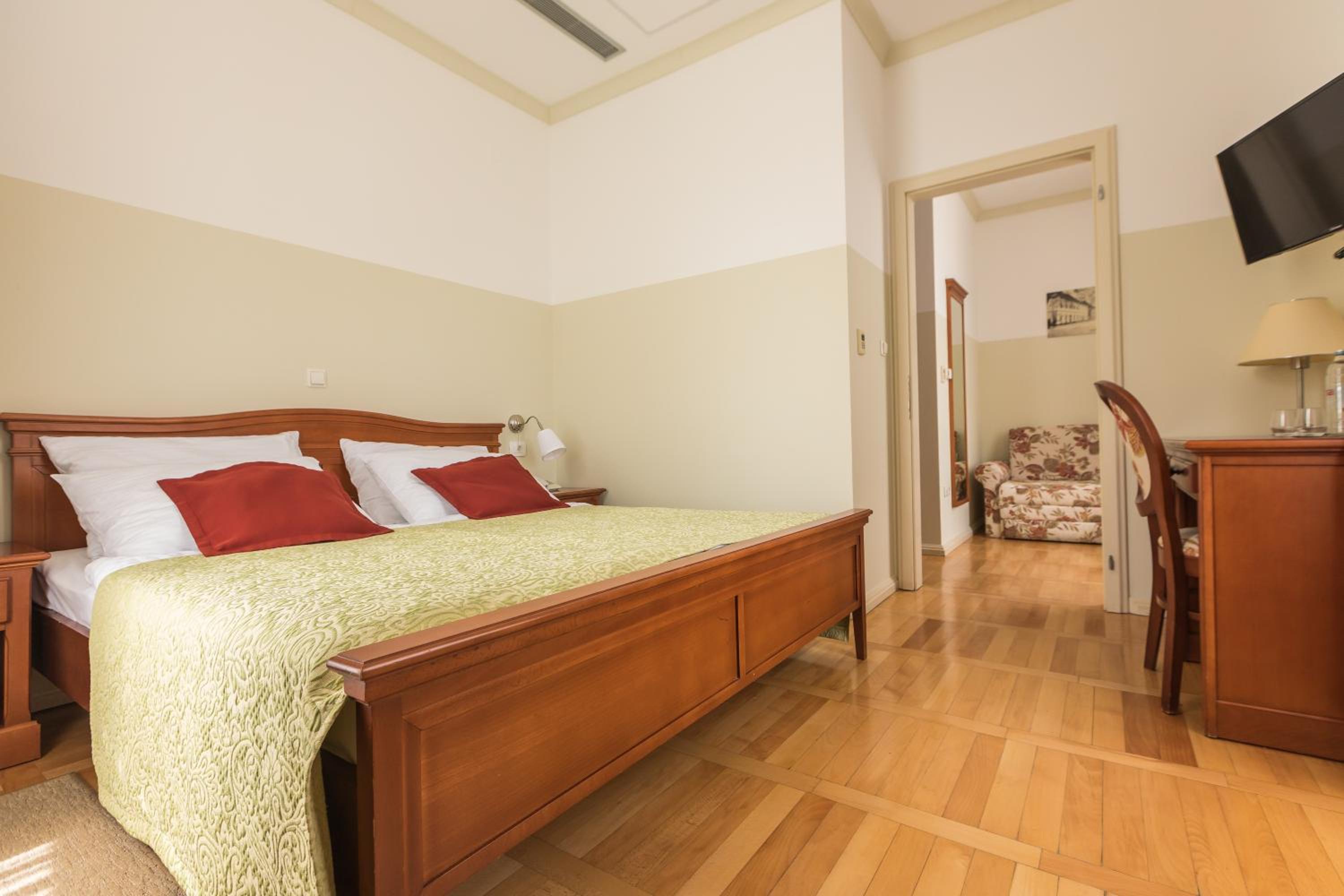 Superior Double Room - Photo 11