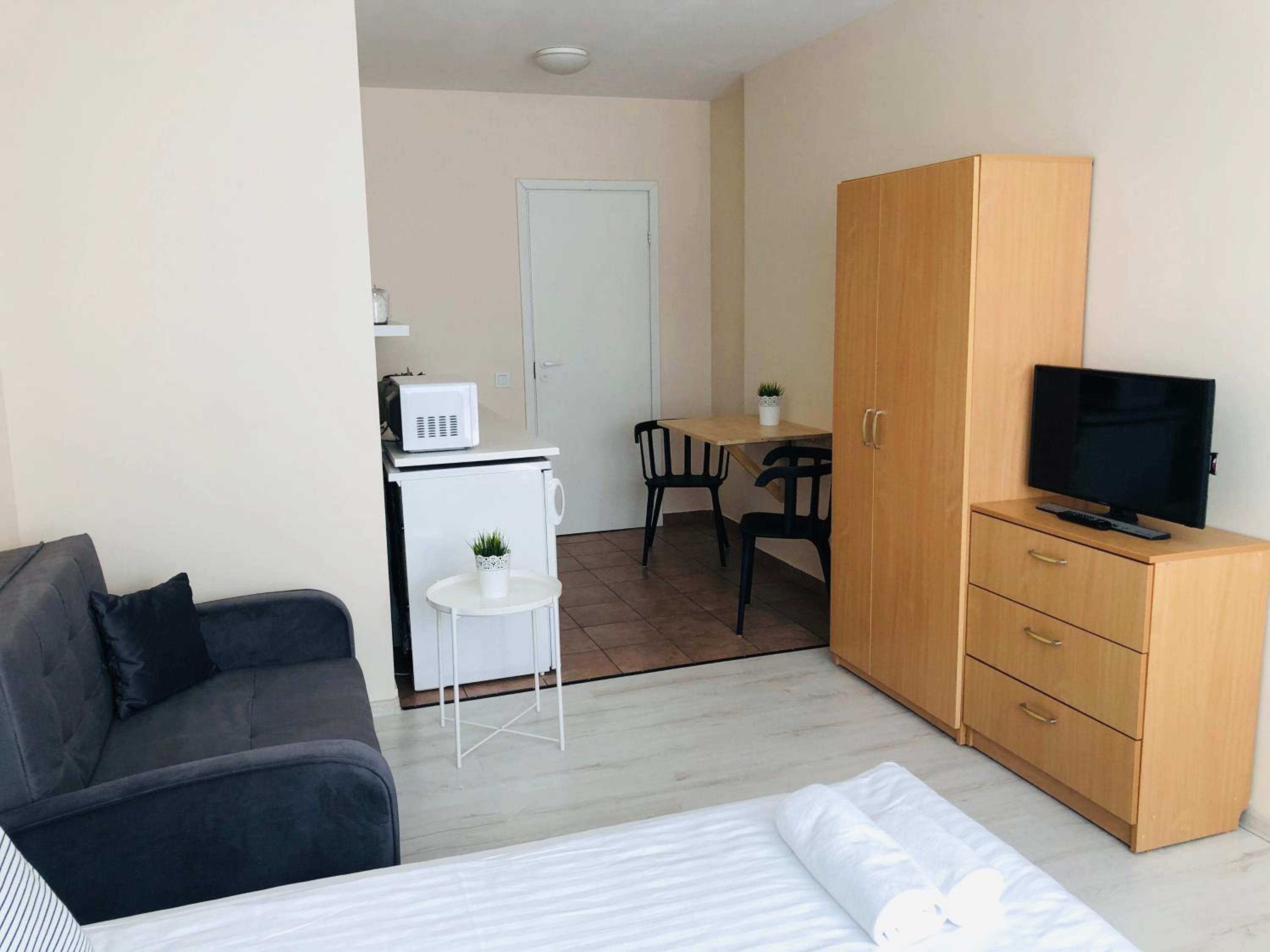 Double Room with Private Bathroom - Photo 13