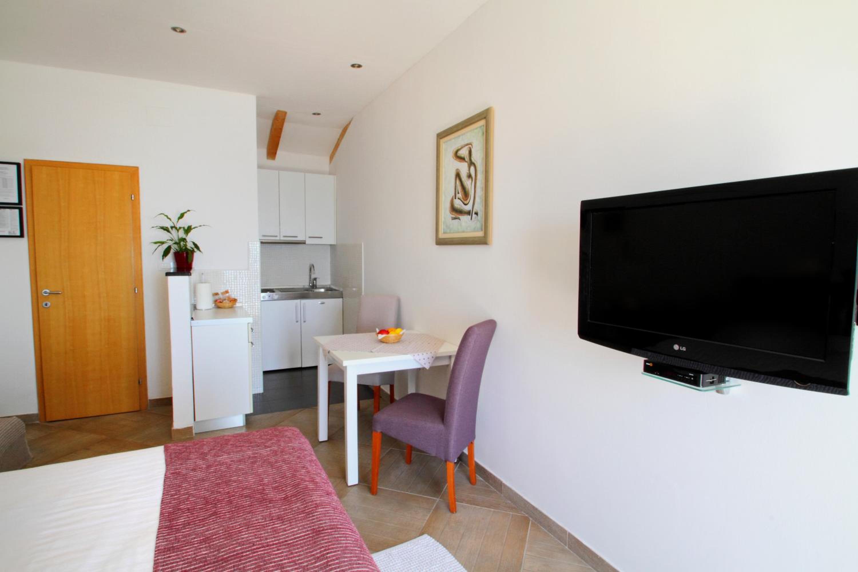 Studio Apartment photo 3