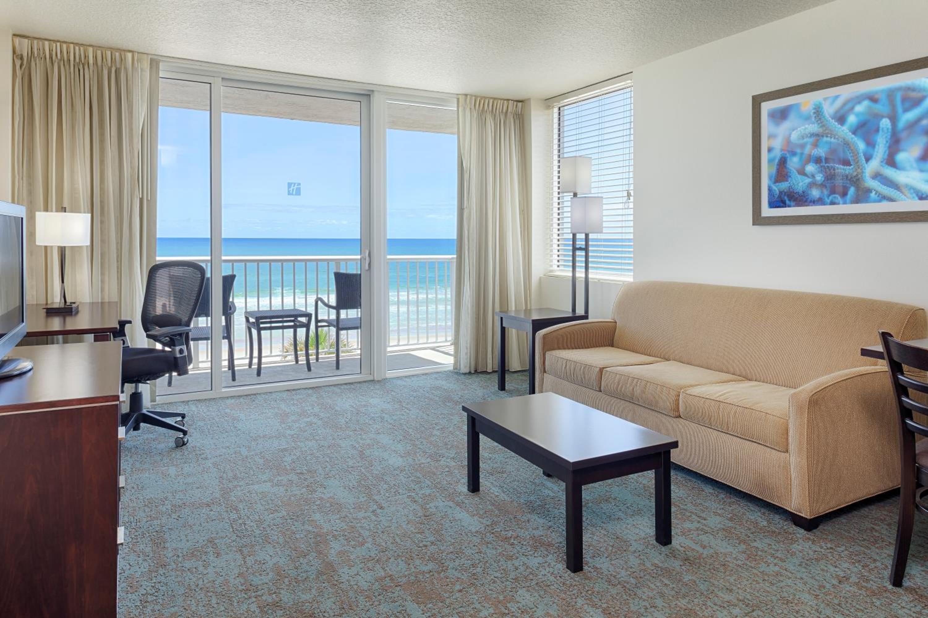 One-Bedroom Suite with Oceanfront - Photo 4