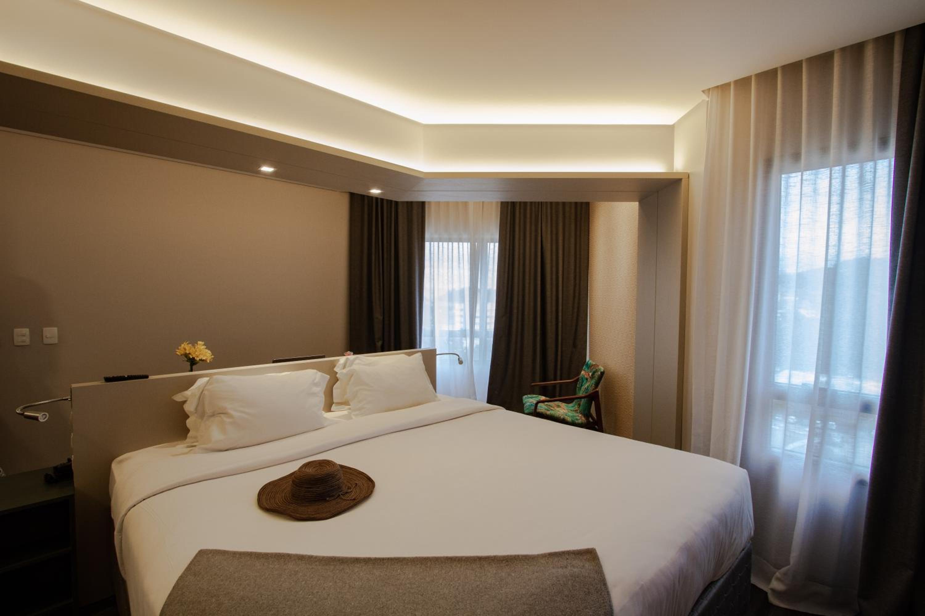Deluxe King Suite - Photo 7