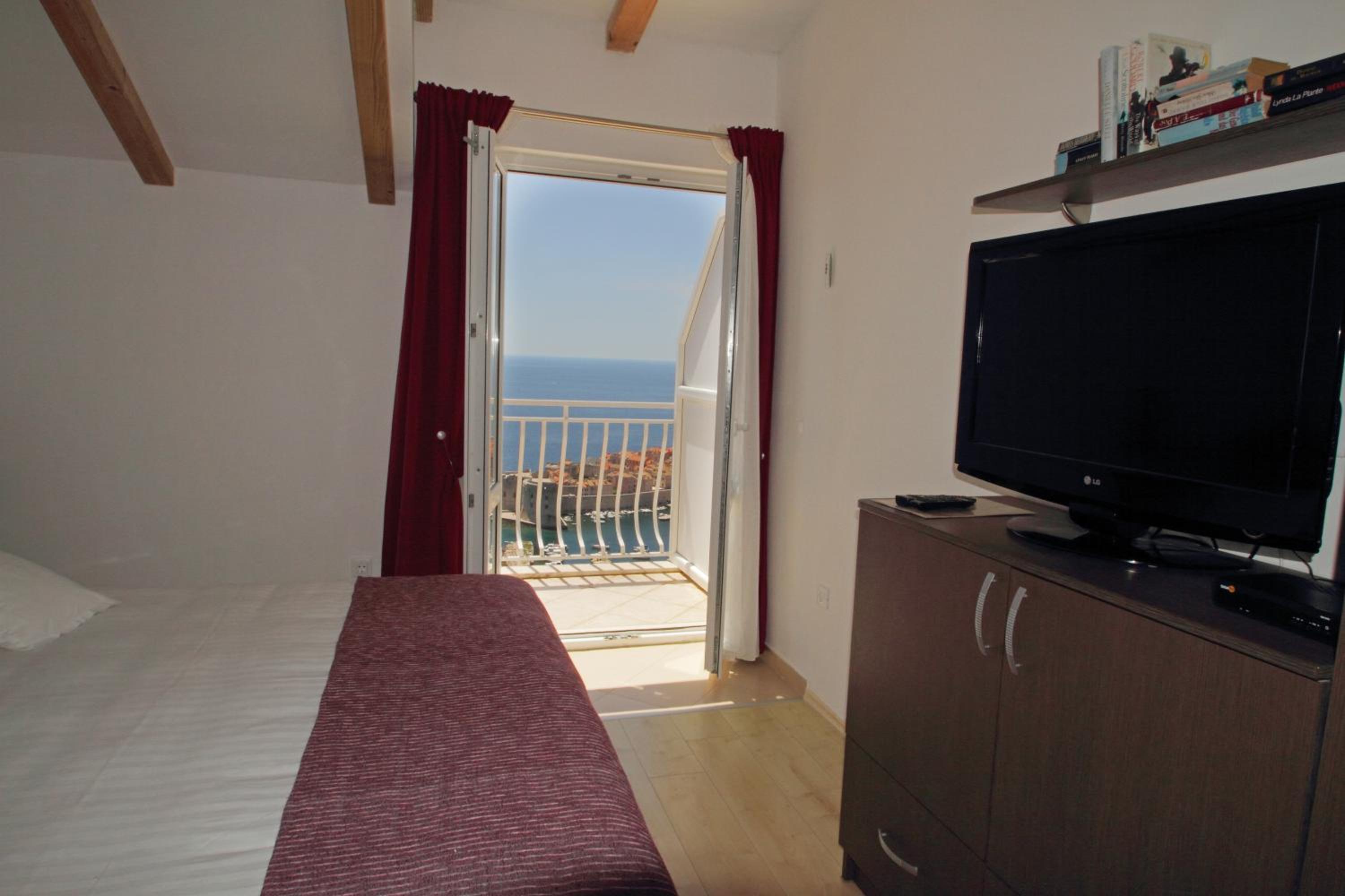 Studio Apartment with Sea View photo 2
