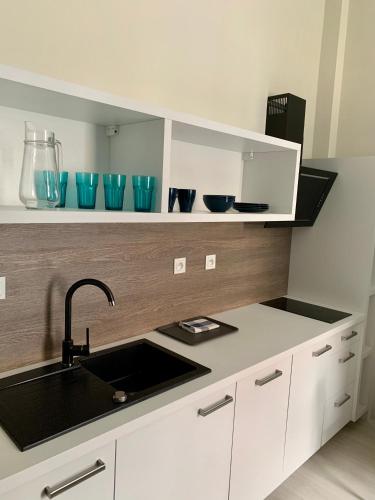 Apartment with Terrace - Photo 8