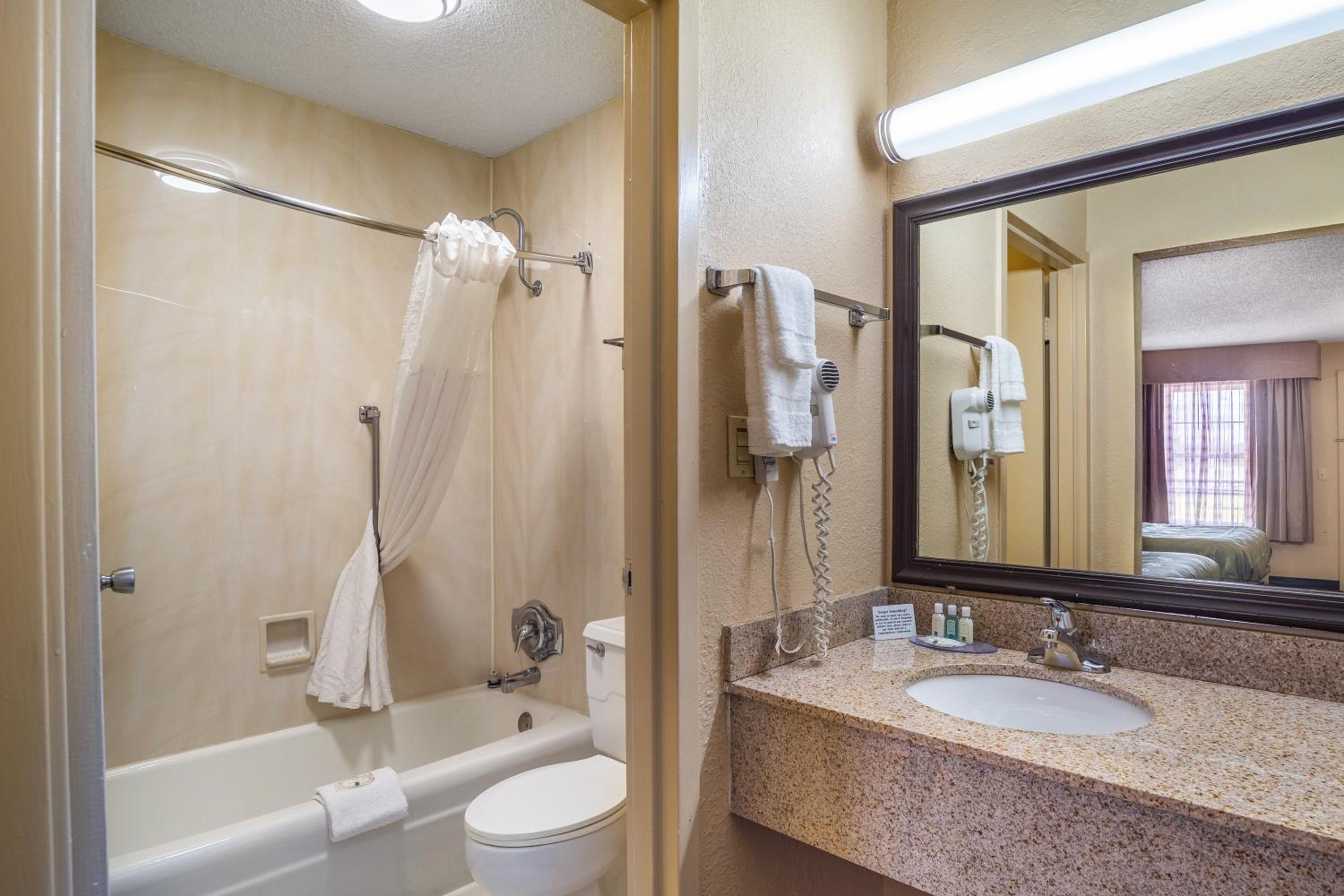 Standard King Room - Pet Friendly photo 2