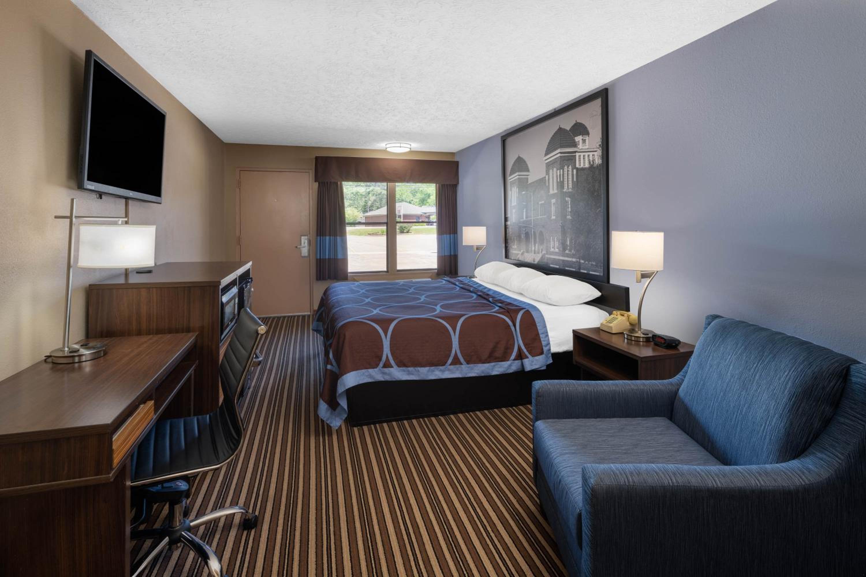 King Room with Mobility Access and Grab Bars - Non-Smoking photo 1