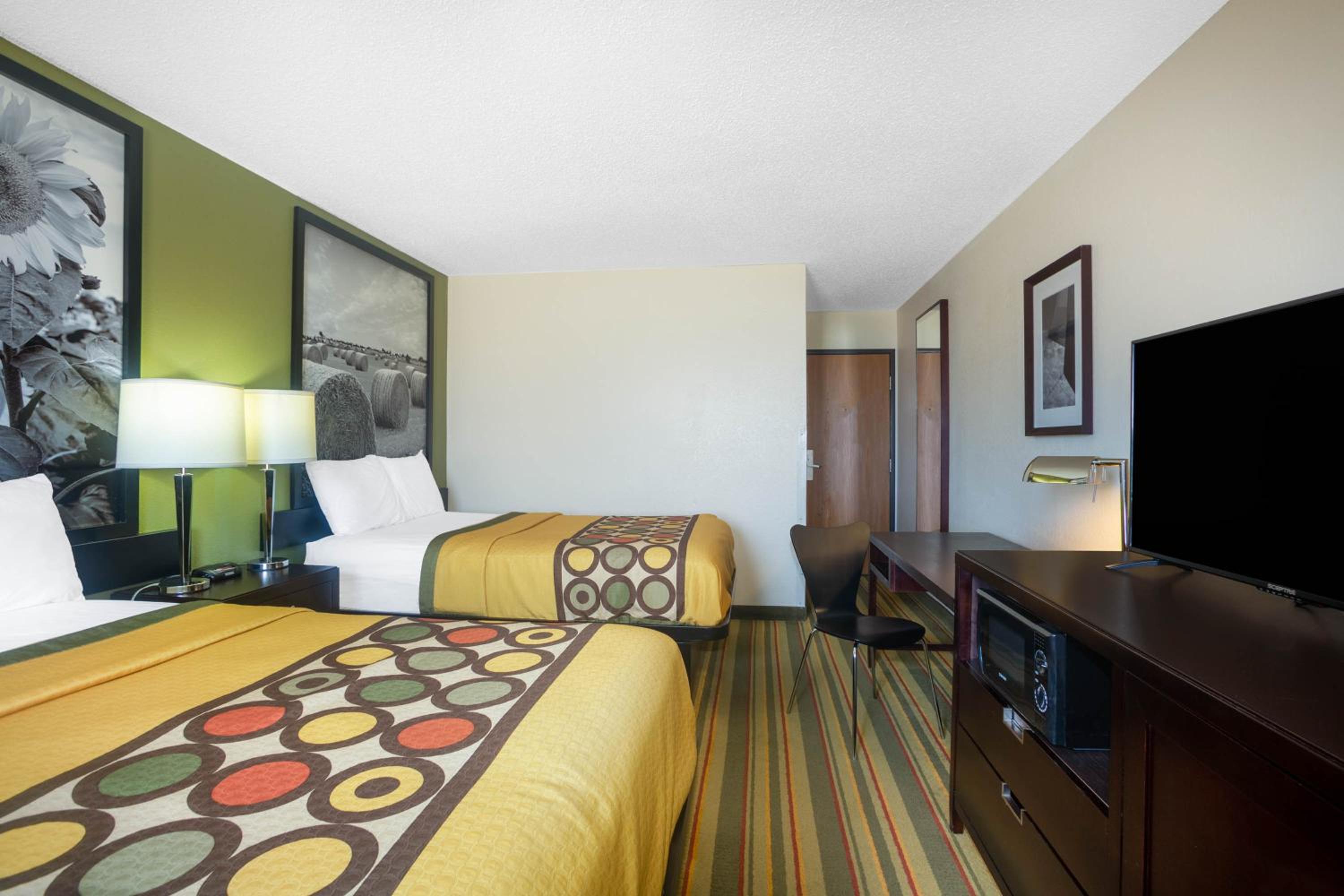 Deluxe Double Room with Two Double Beds - Non-Smoking - Photo 3
