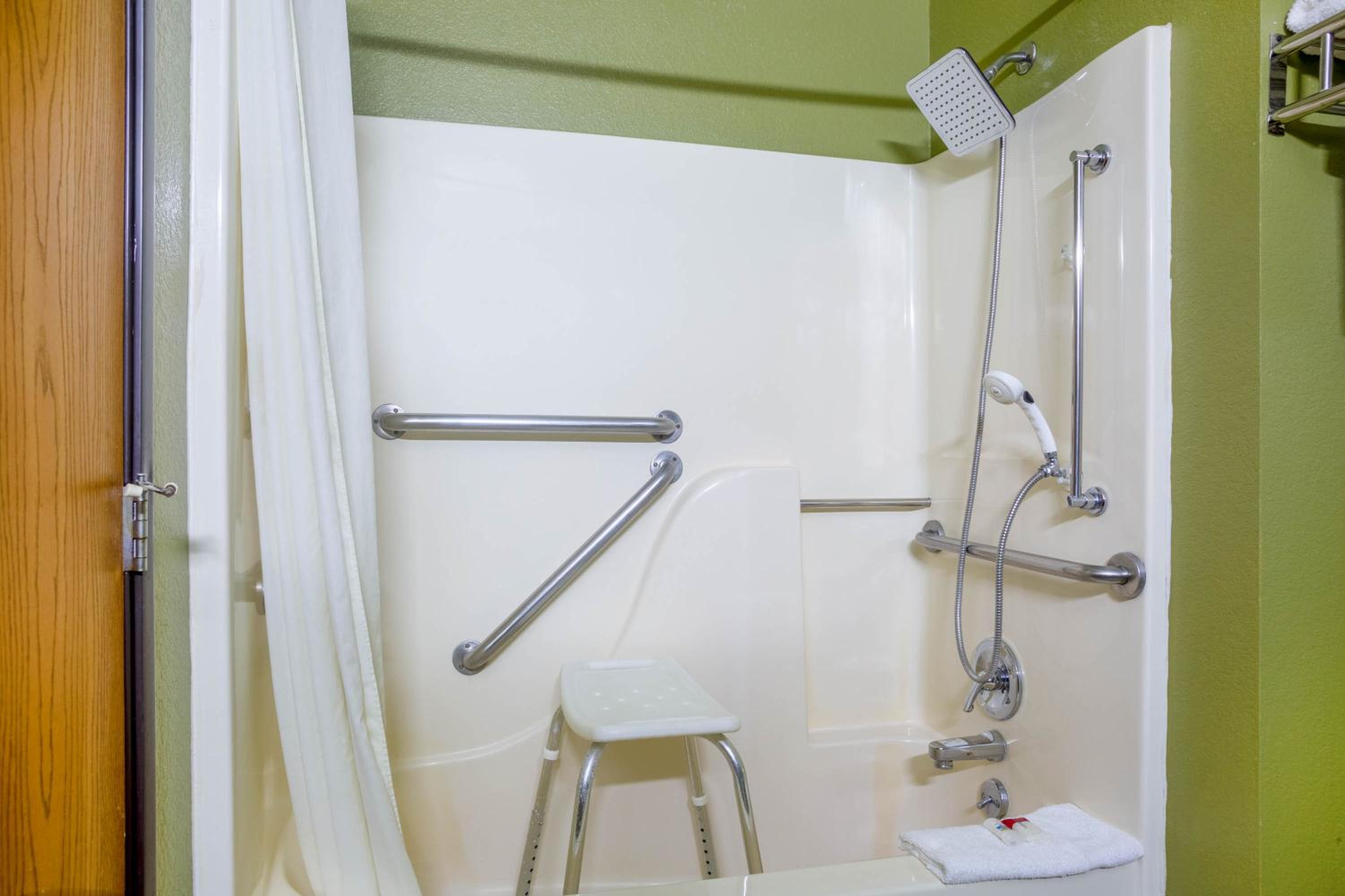 Deluxe Double Room with Two Double Beds - Non-Smoking - Photo 6