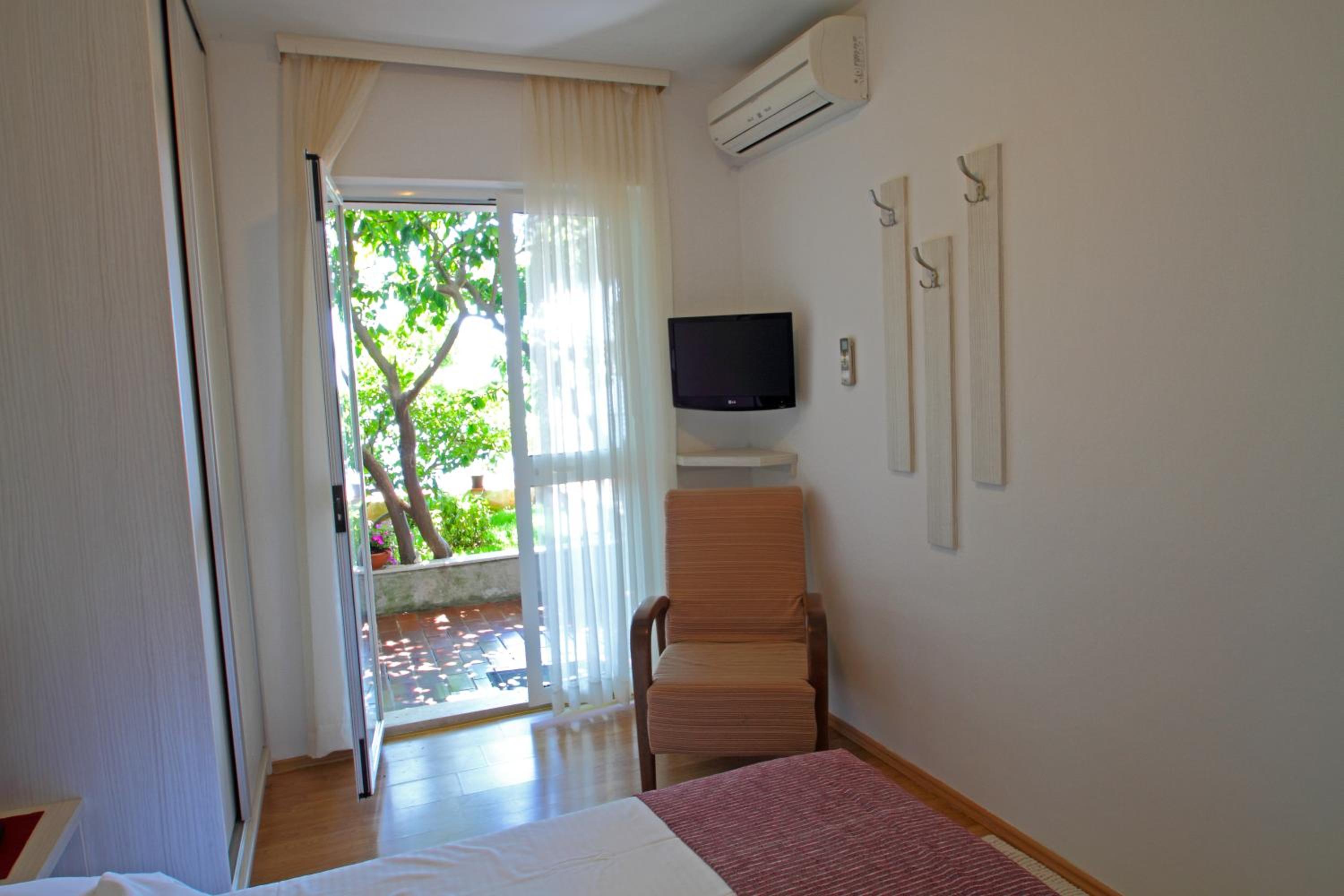One-Bedroom Apartment with Terrace and Sea View