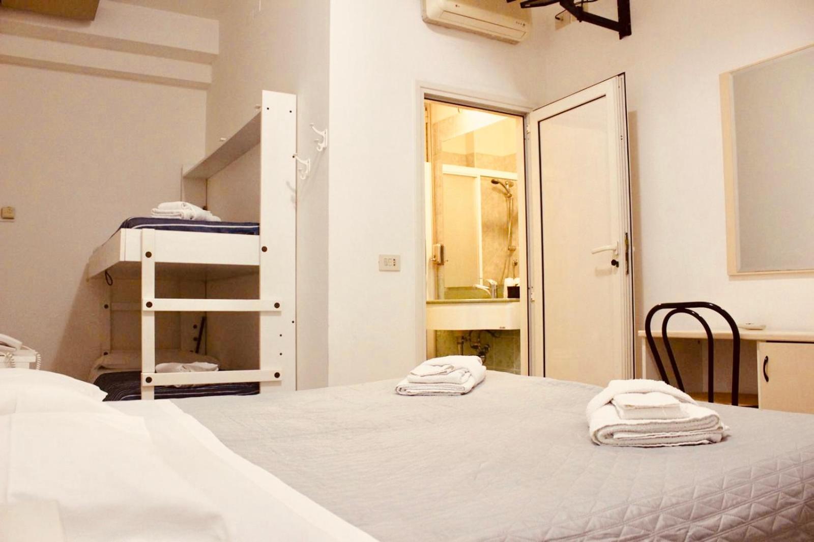 Quadruple Room - Photo 1