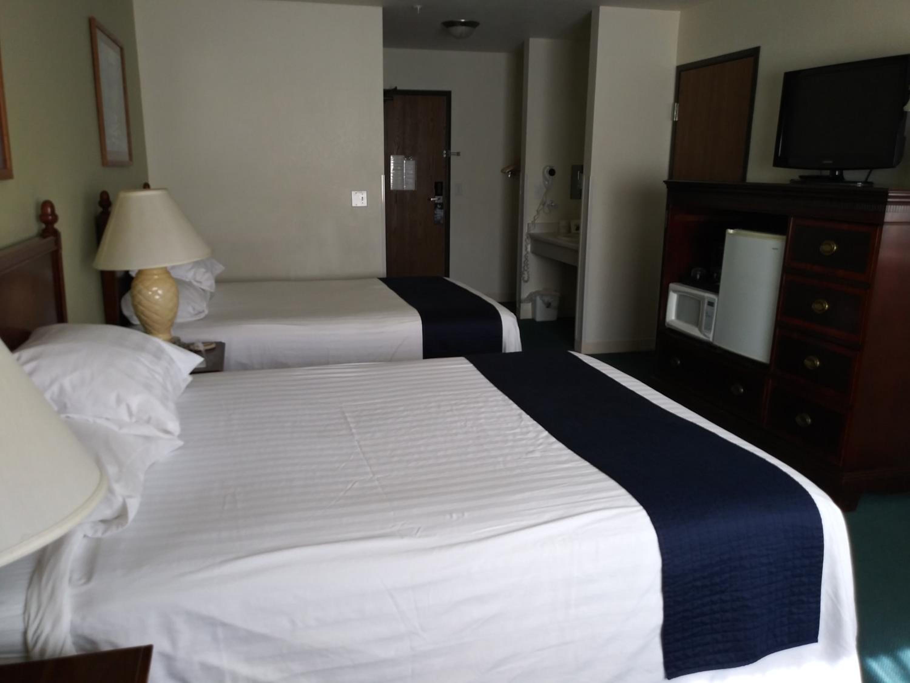 Queen Room with Two Queen Beds - Non-Smoking - Photo 1