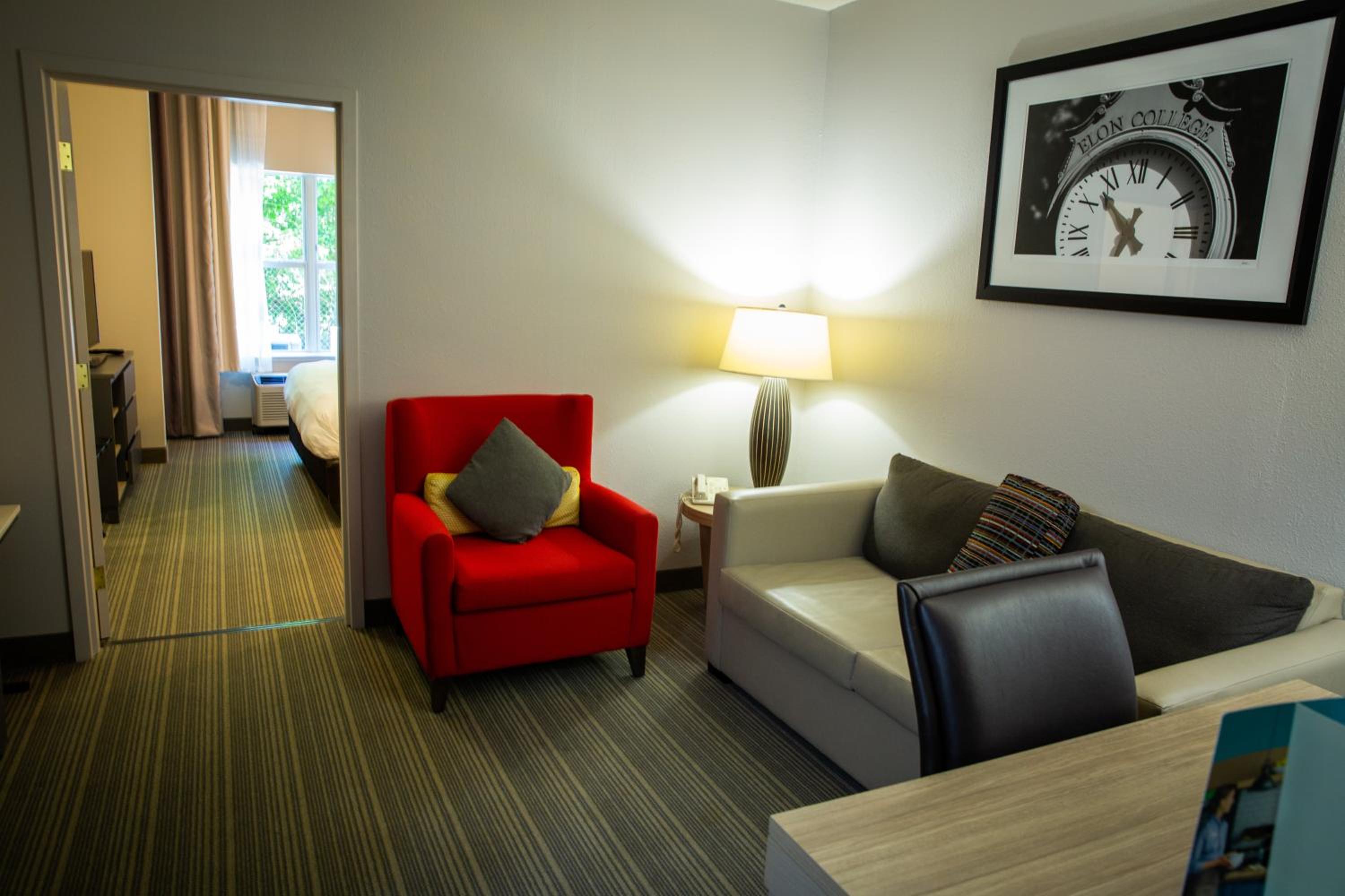 One-Bedroom King Suite - Non-Smoking - Photo 2