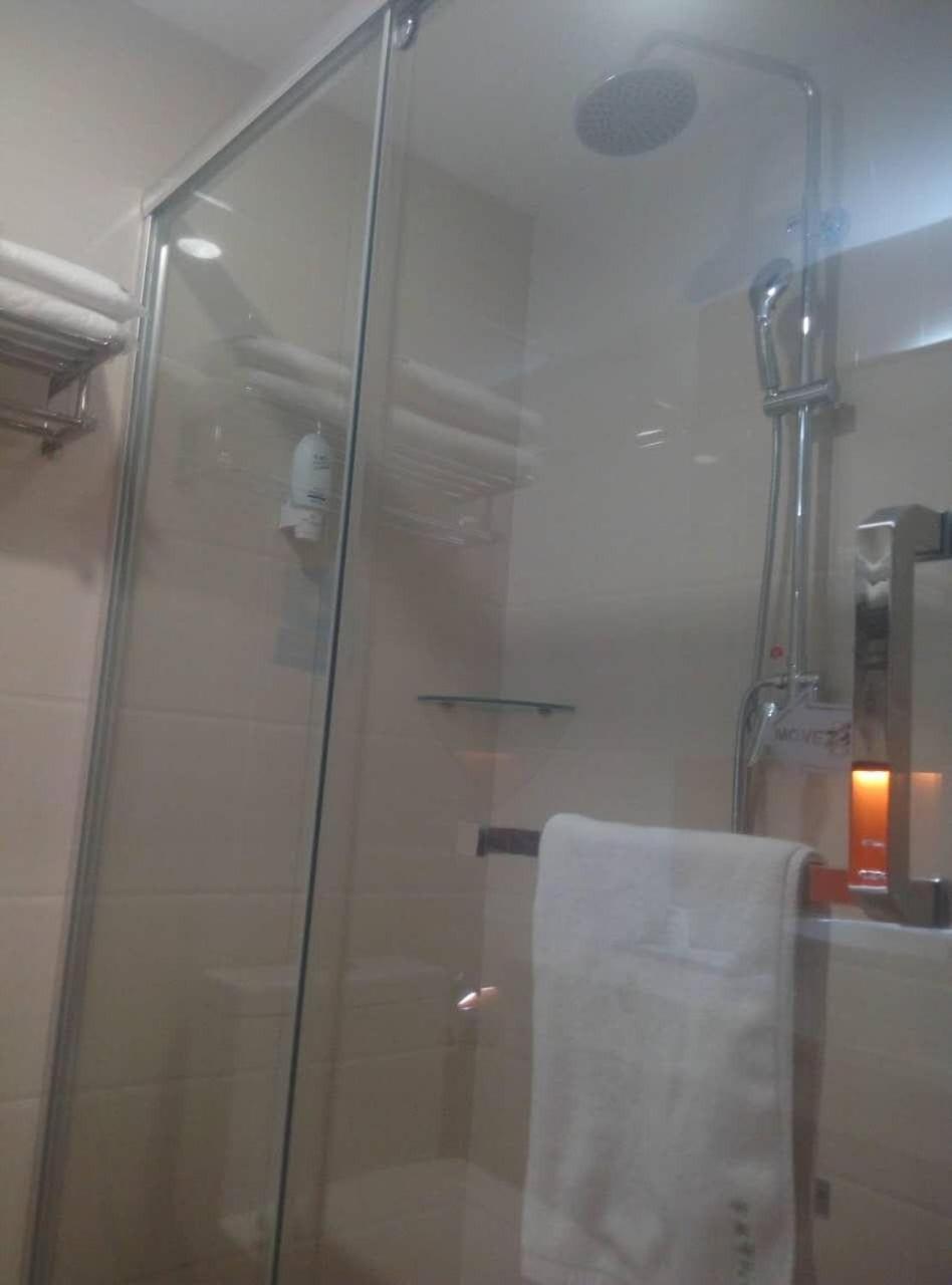 Premium Queen Room photo 2