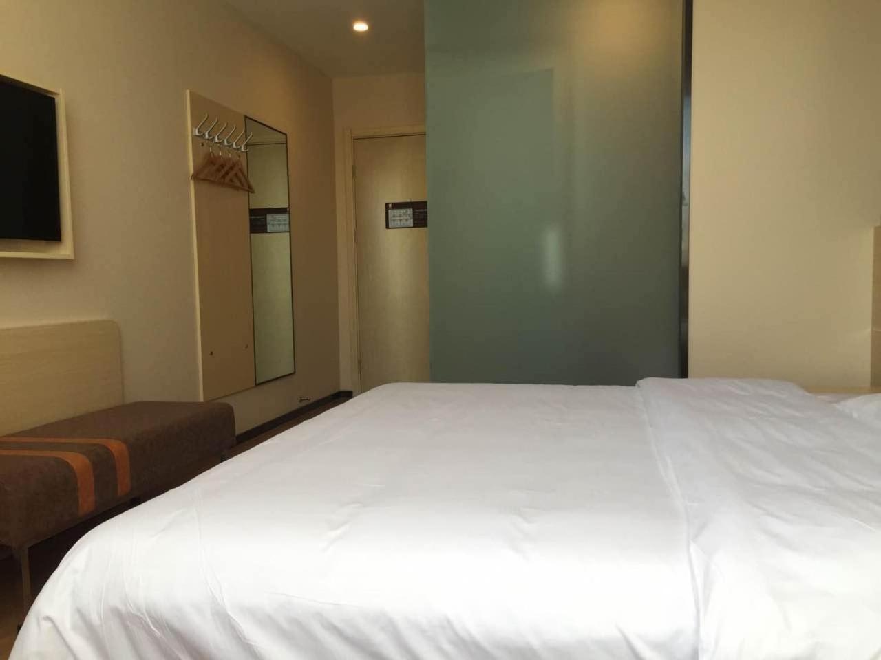 Premium Queen Room photo 2