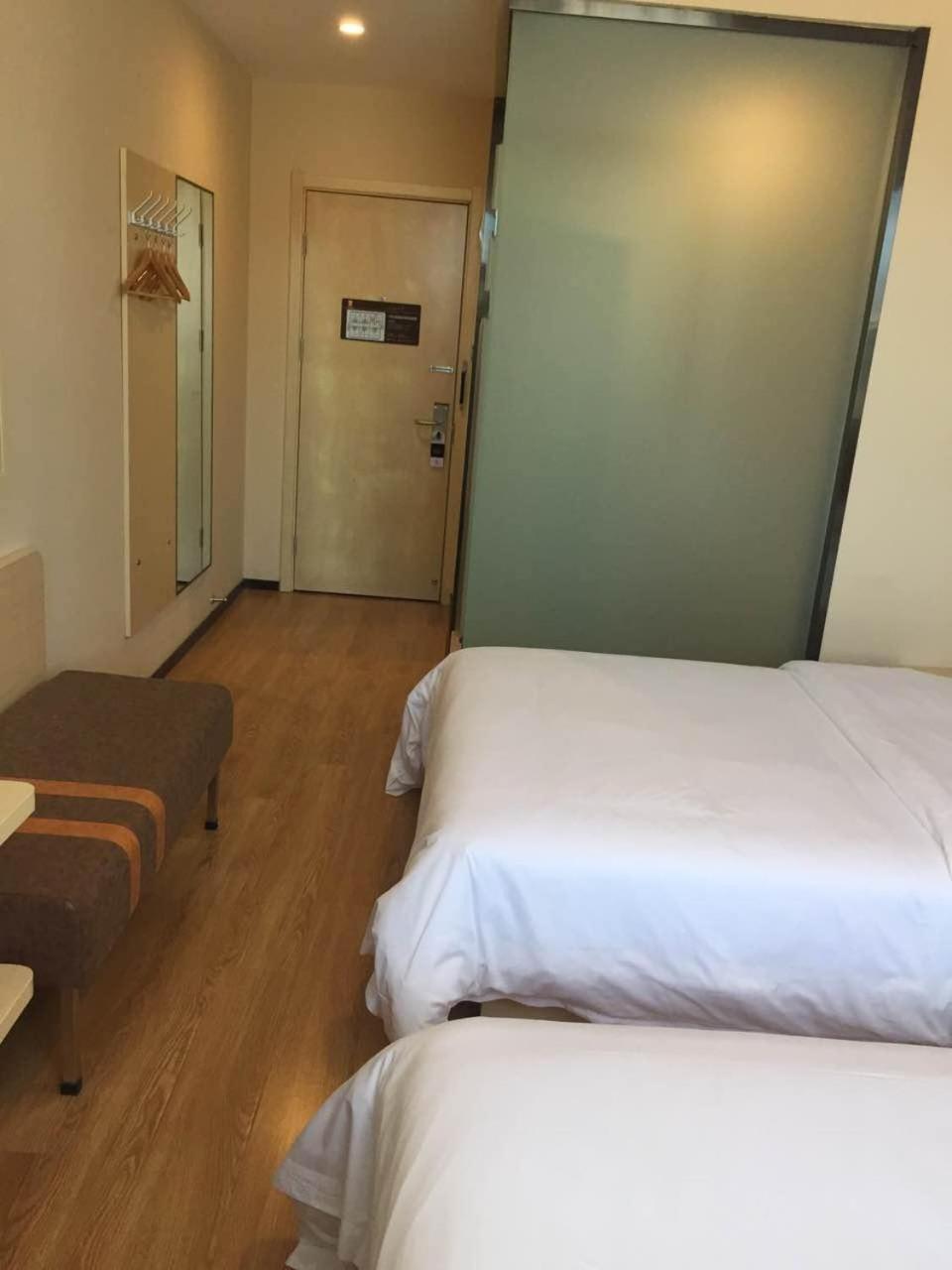 Premium Deluxe Twin Room photo 3