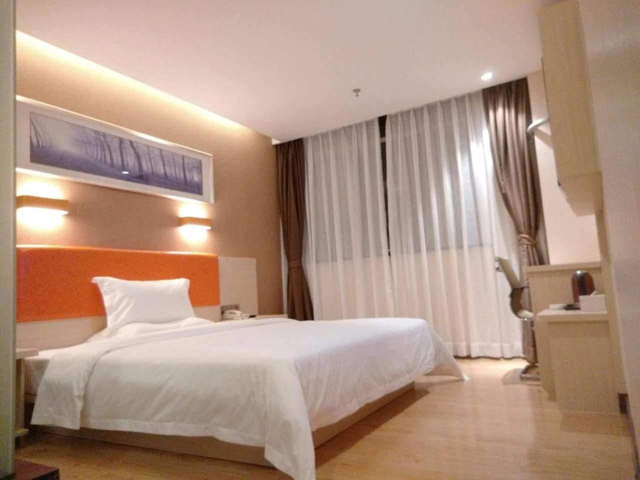 Premium Queen Room photo 2