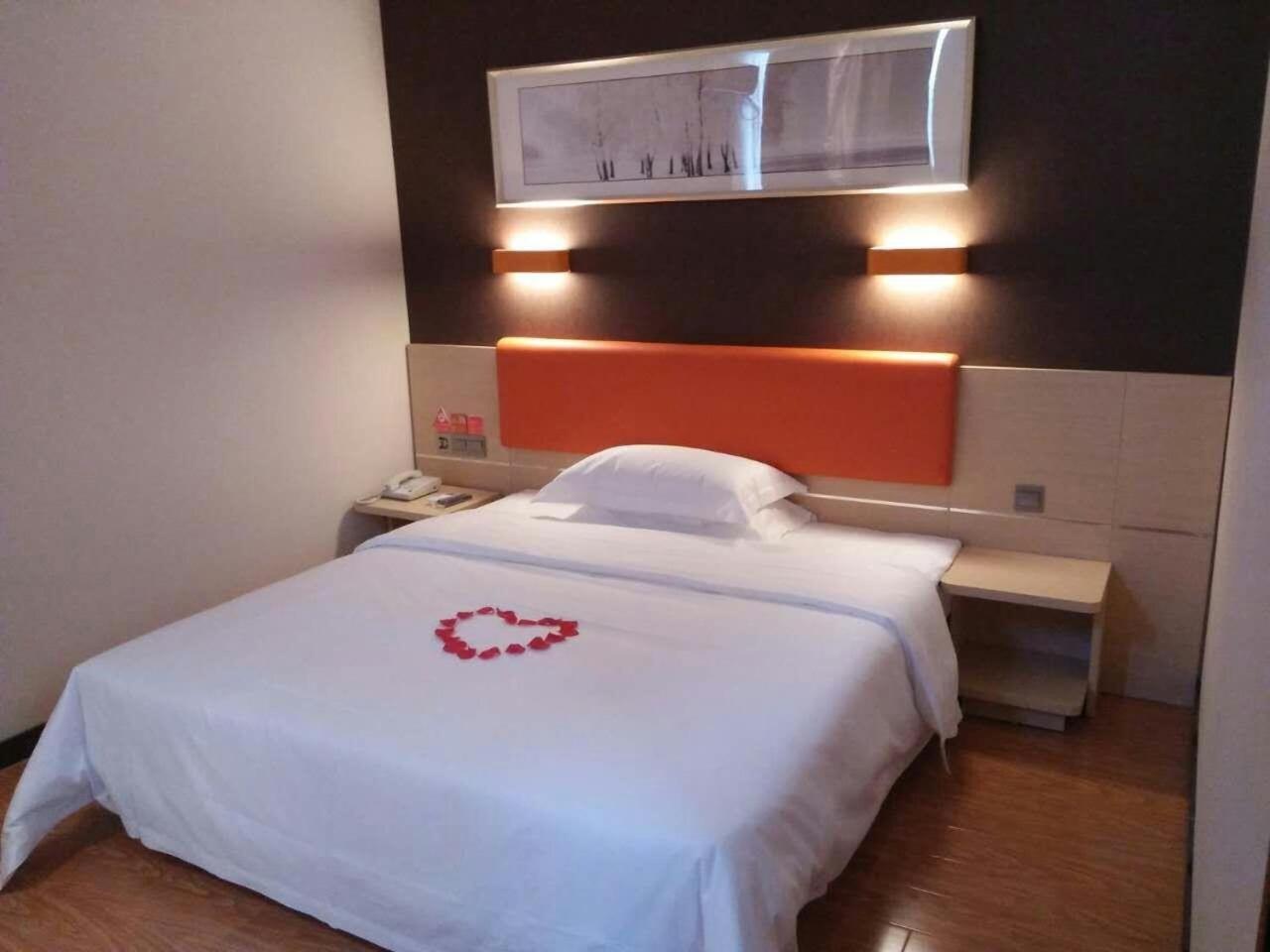 Premium Queen Room photo 3