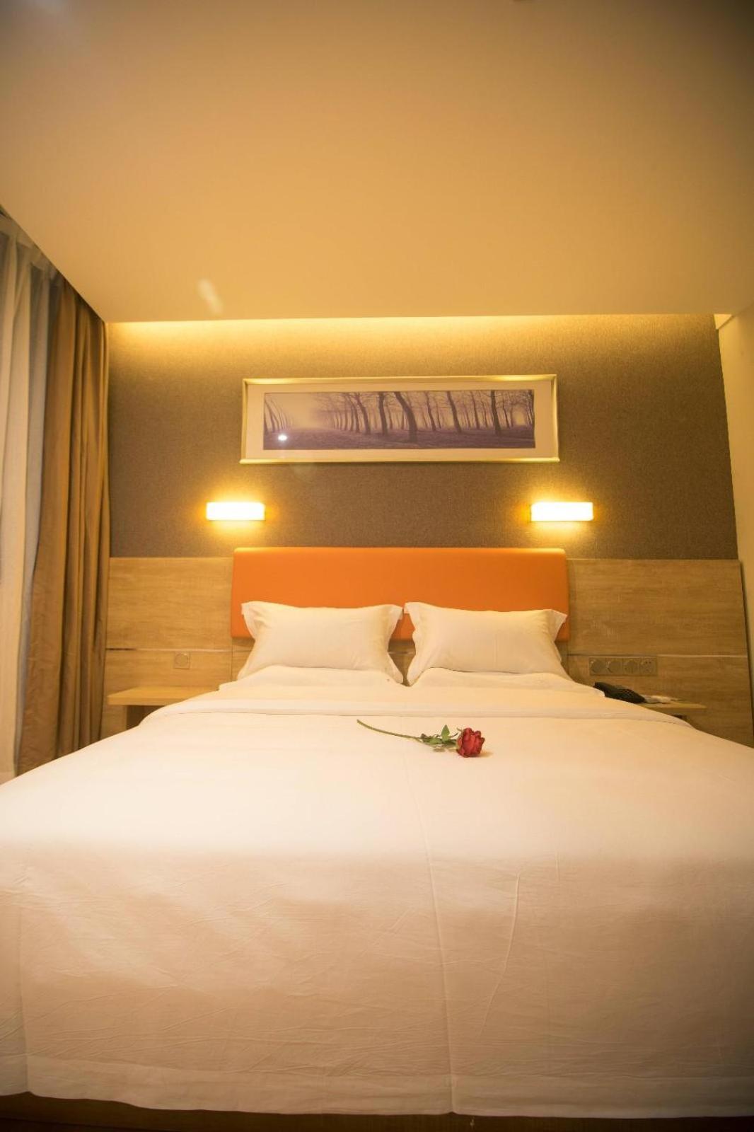 Premium Queen Room photo 2