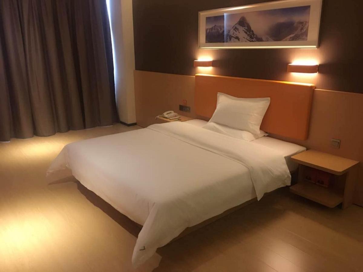 Premium Queen Room photo 1