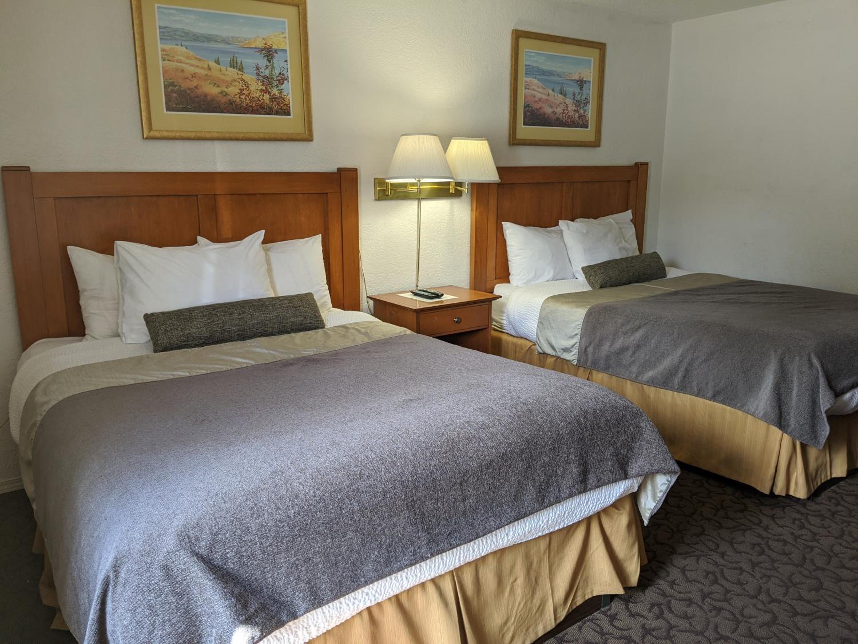Queen Room with Two Queen Beds - Non-Smoking - Photo 1