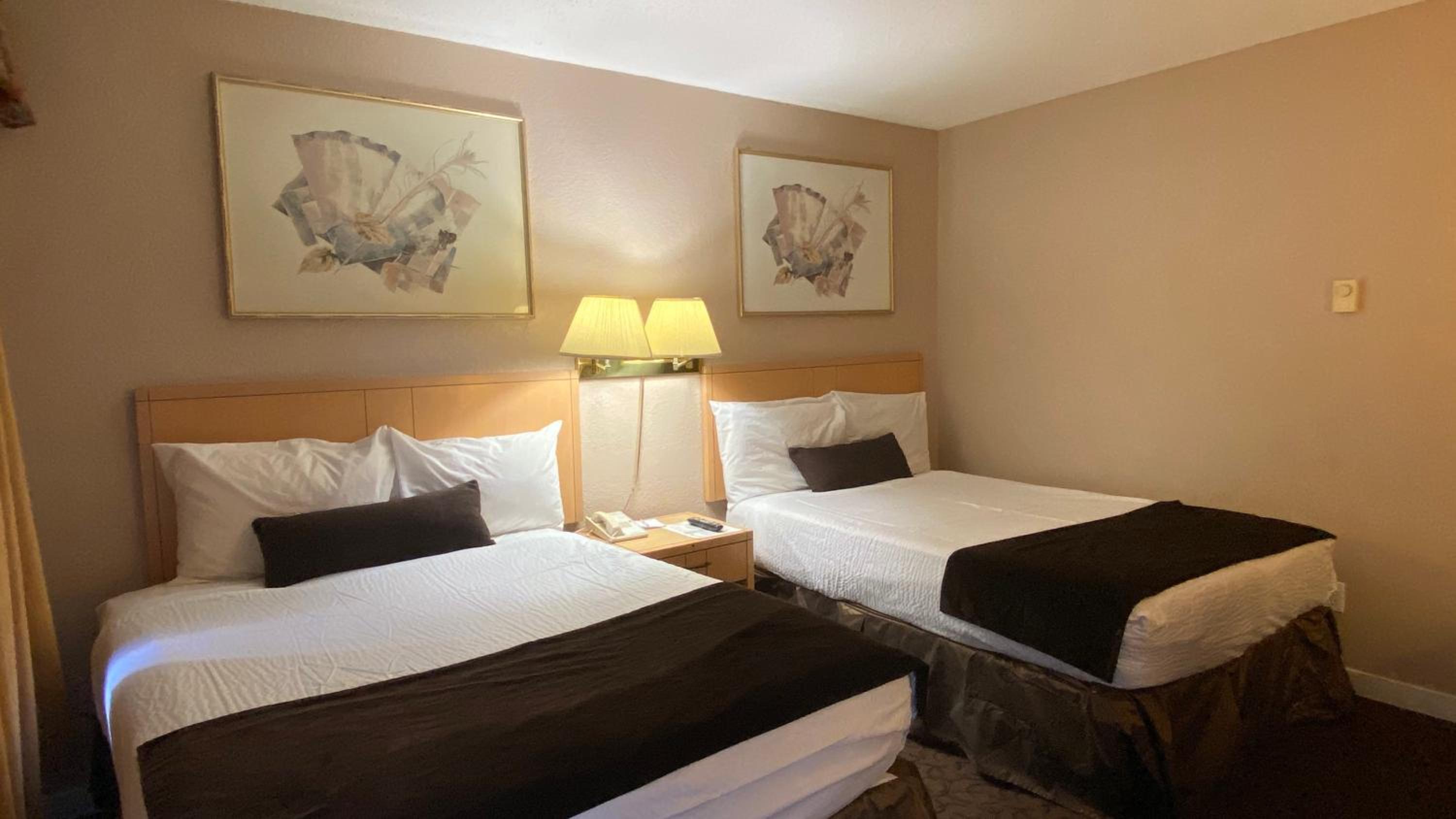 Double Room with Two Double Beds - Non-Smoking - Photo 15