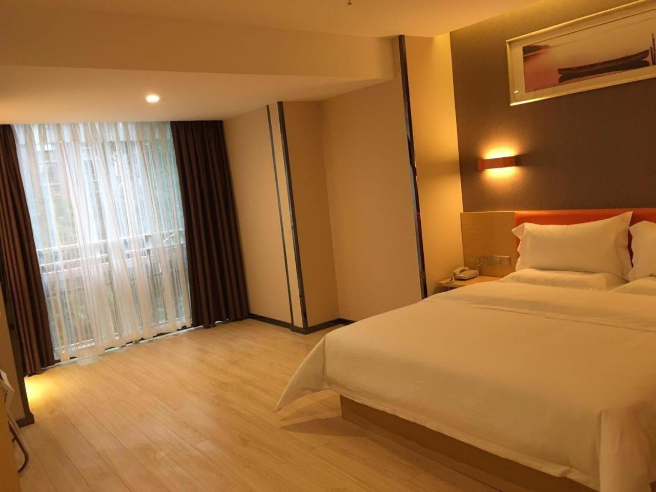 Superior Business Queen Room photo 2