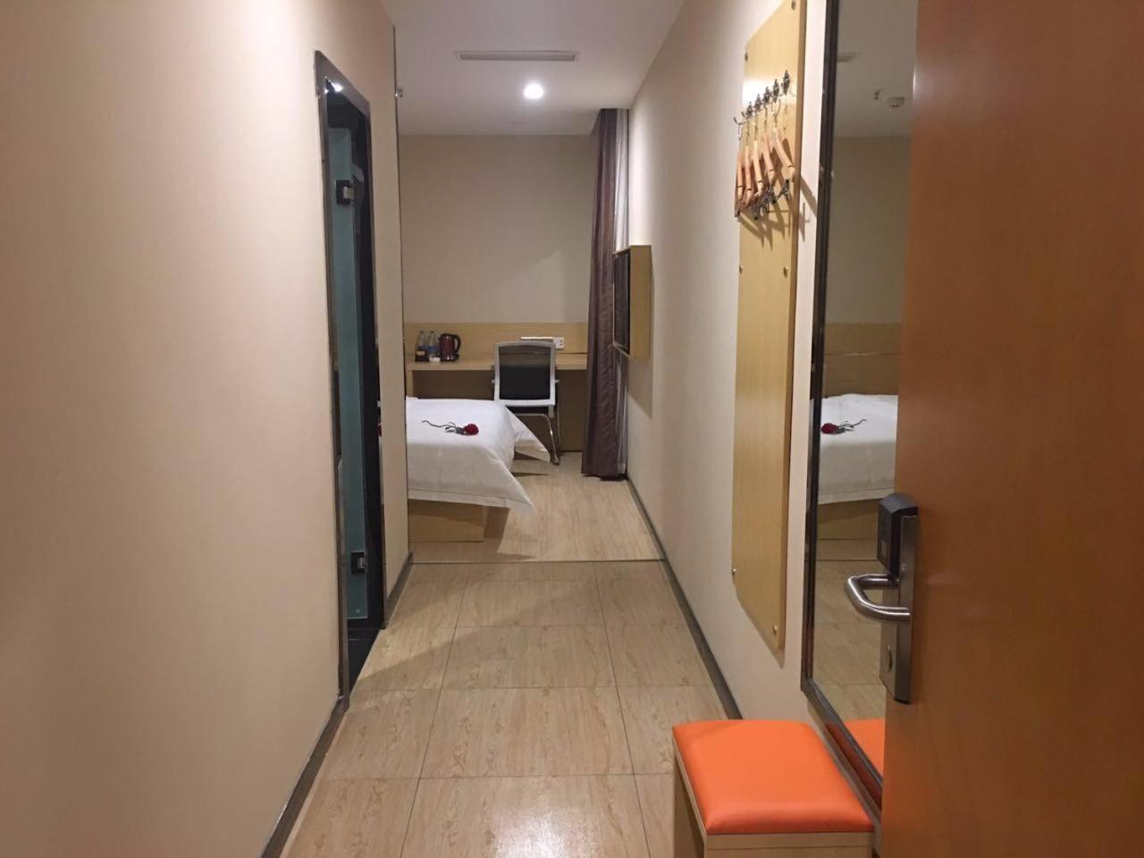 Premium Queen Room photo 1