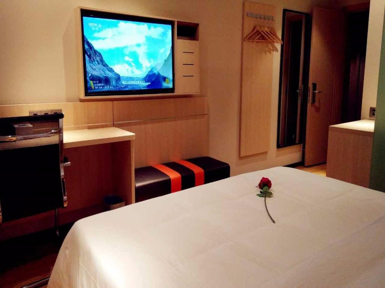 Premium Queen Room