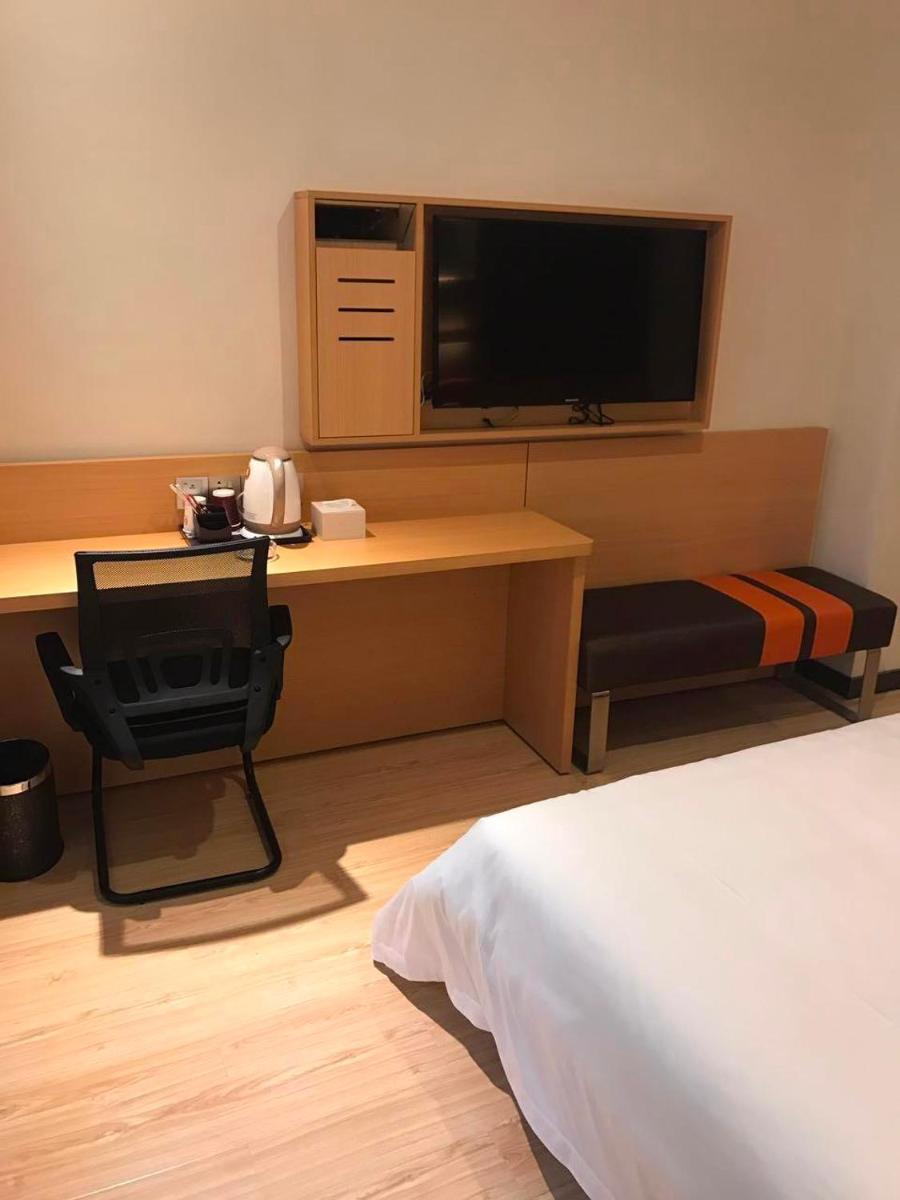 Premium Queen Room photo 3