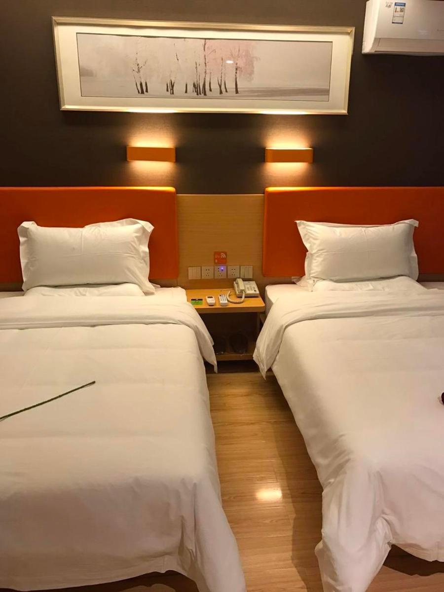 Premium Deluxe Twin Room photo 3