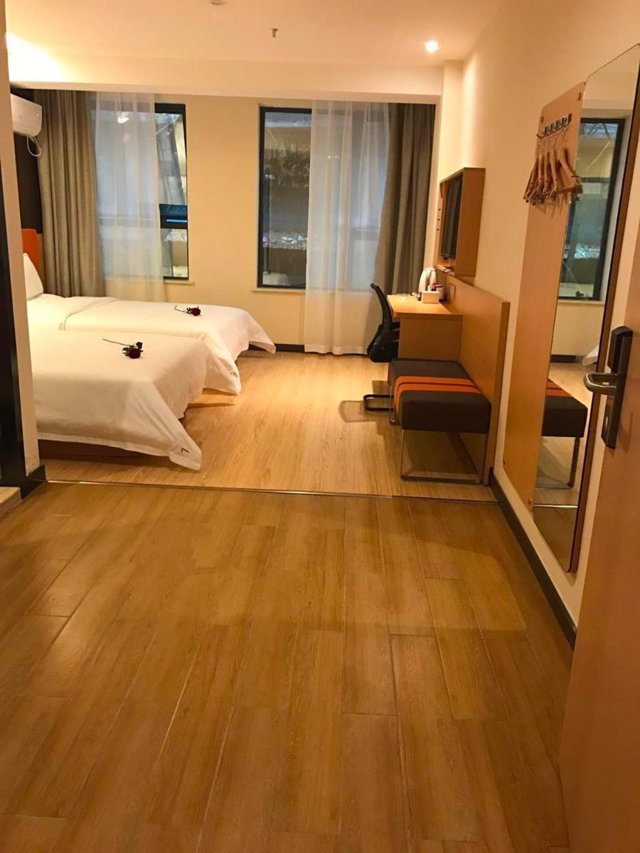 Premium Deluxe Twin Room photo 2